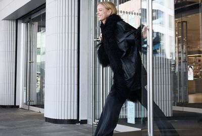 kvinna-utomhus-i-jacka