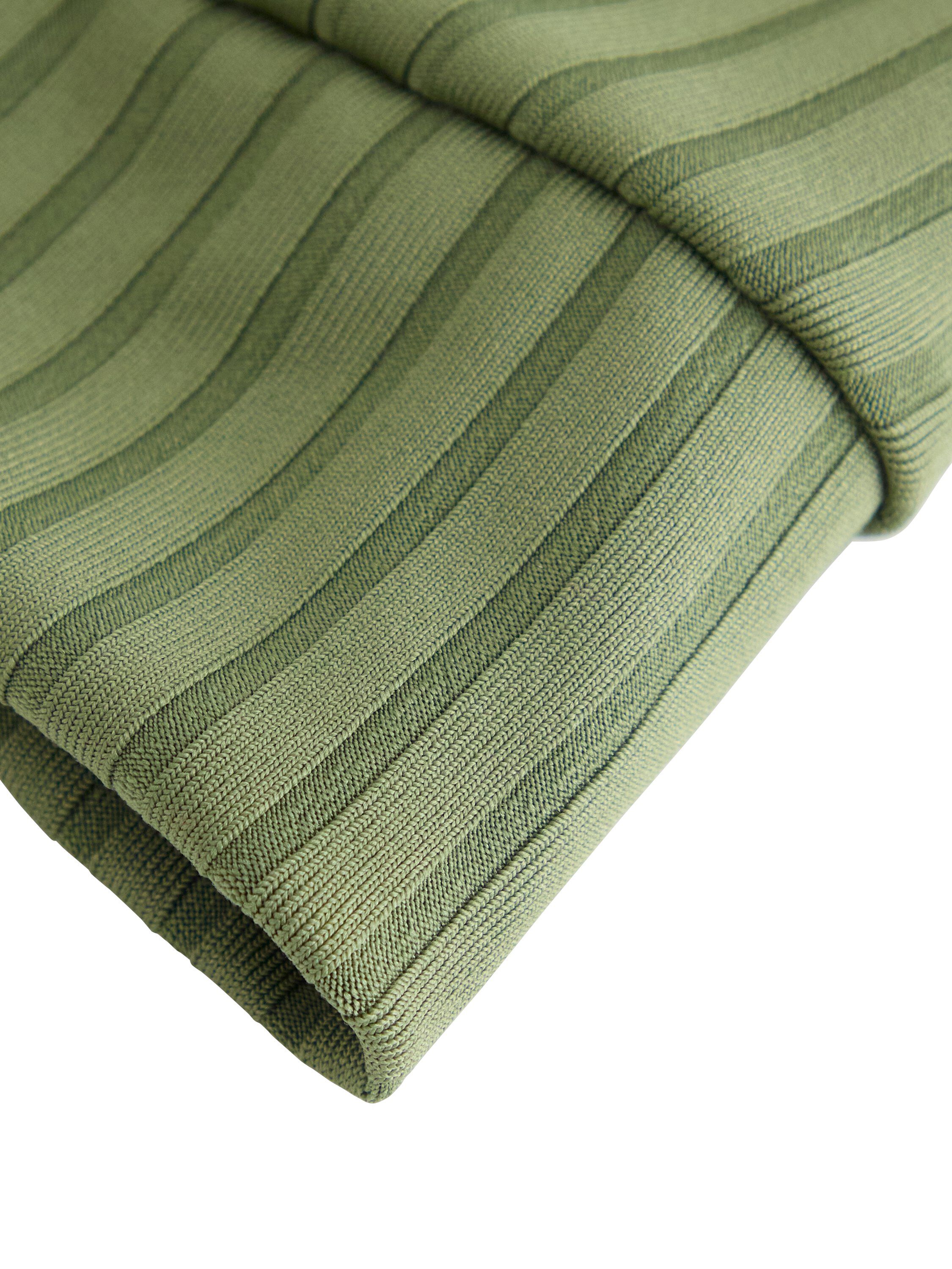 Ribbed, unpadded bikini top.