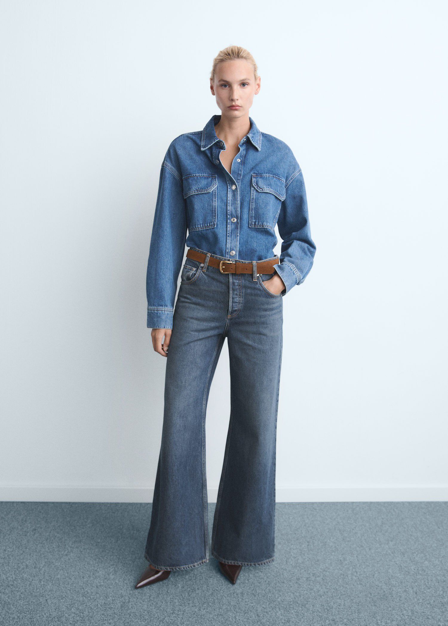 High-waisted wide-leg jeans