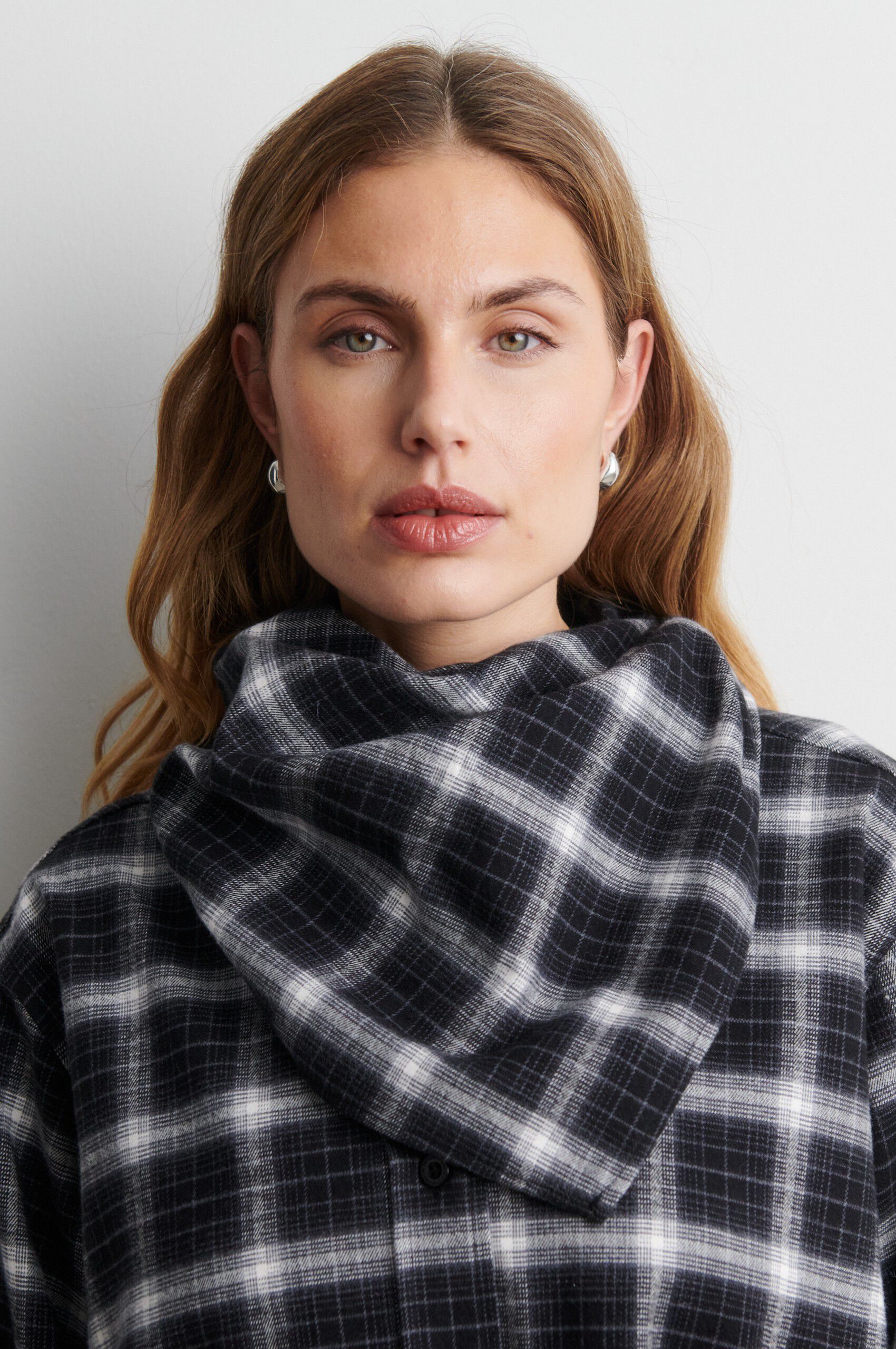 Genola Scarf
