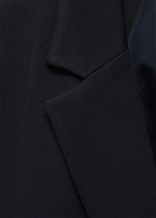 Suit jacket with pockets