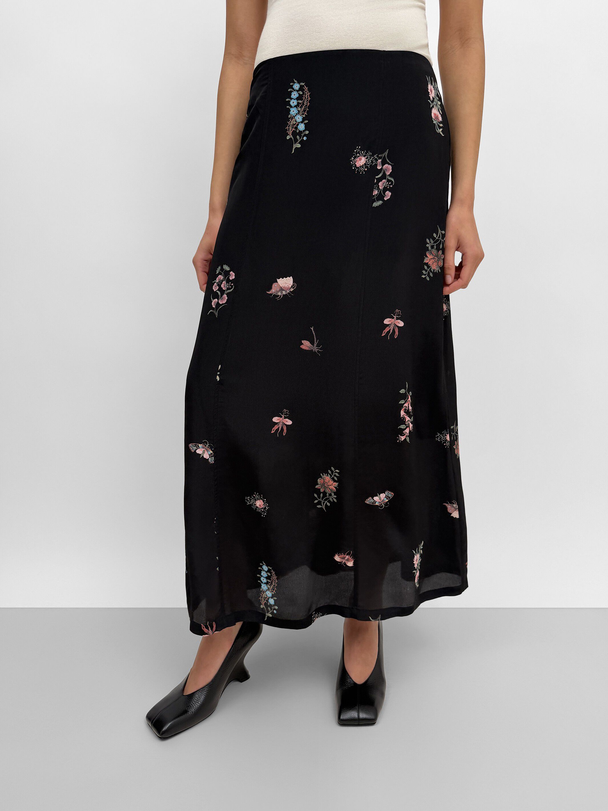 RODEBJER LONDON DUCHARNE