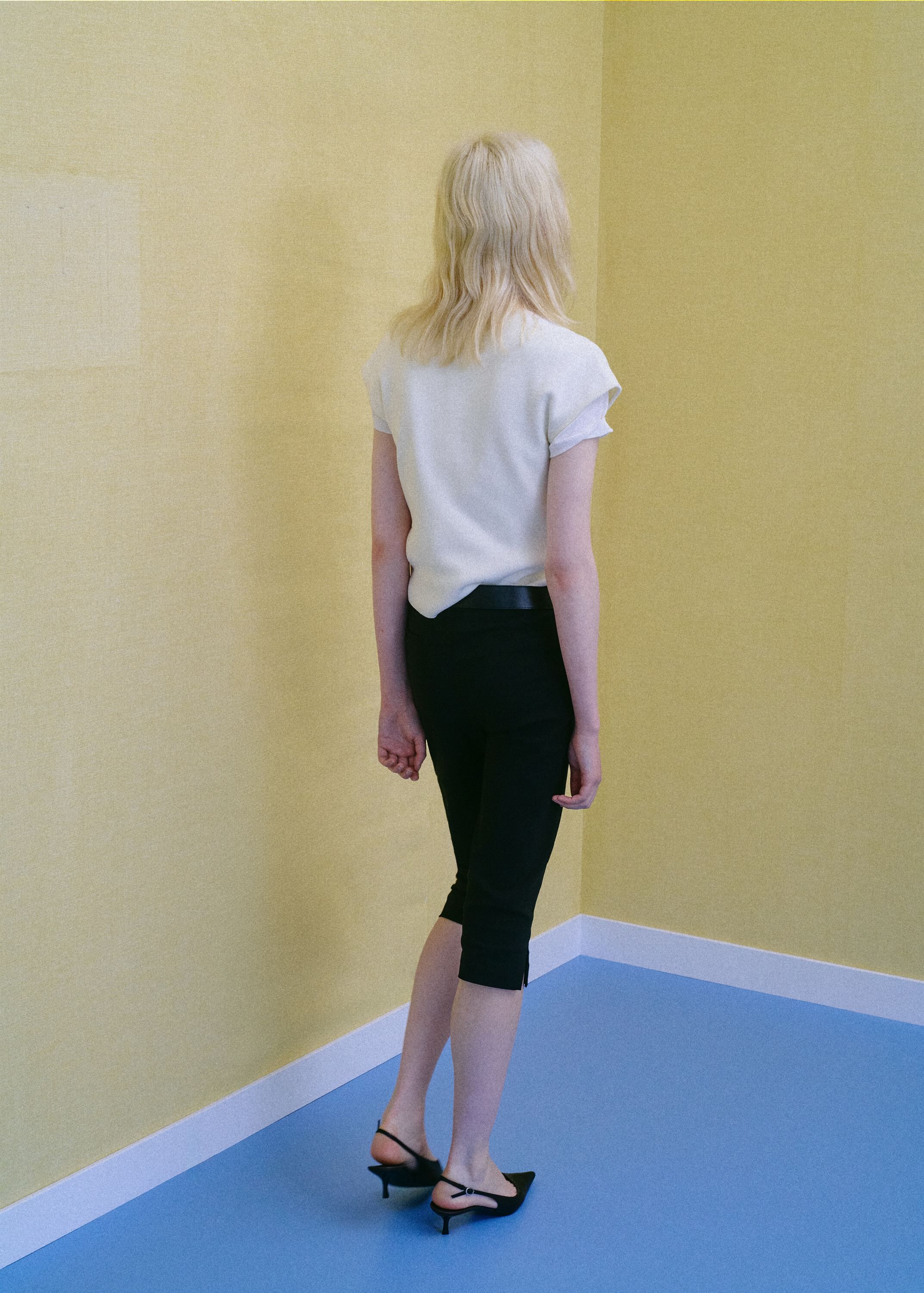 Short-sleeve funnel neck jumper