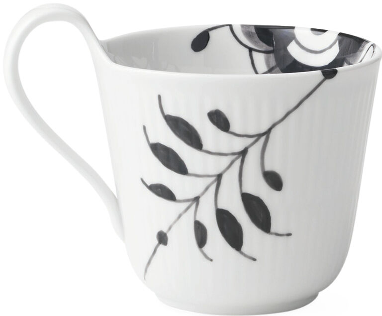 Black Fluted Mega kopp med h&ouml;gt handtag 33 cl