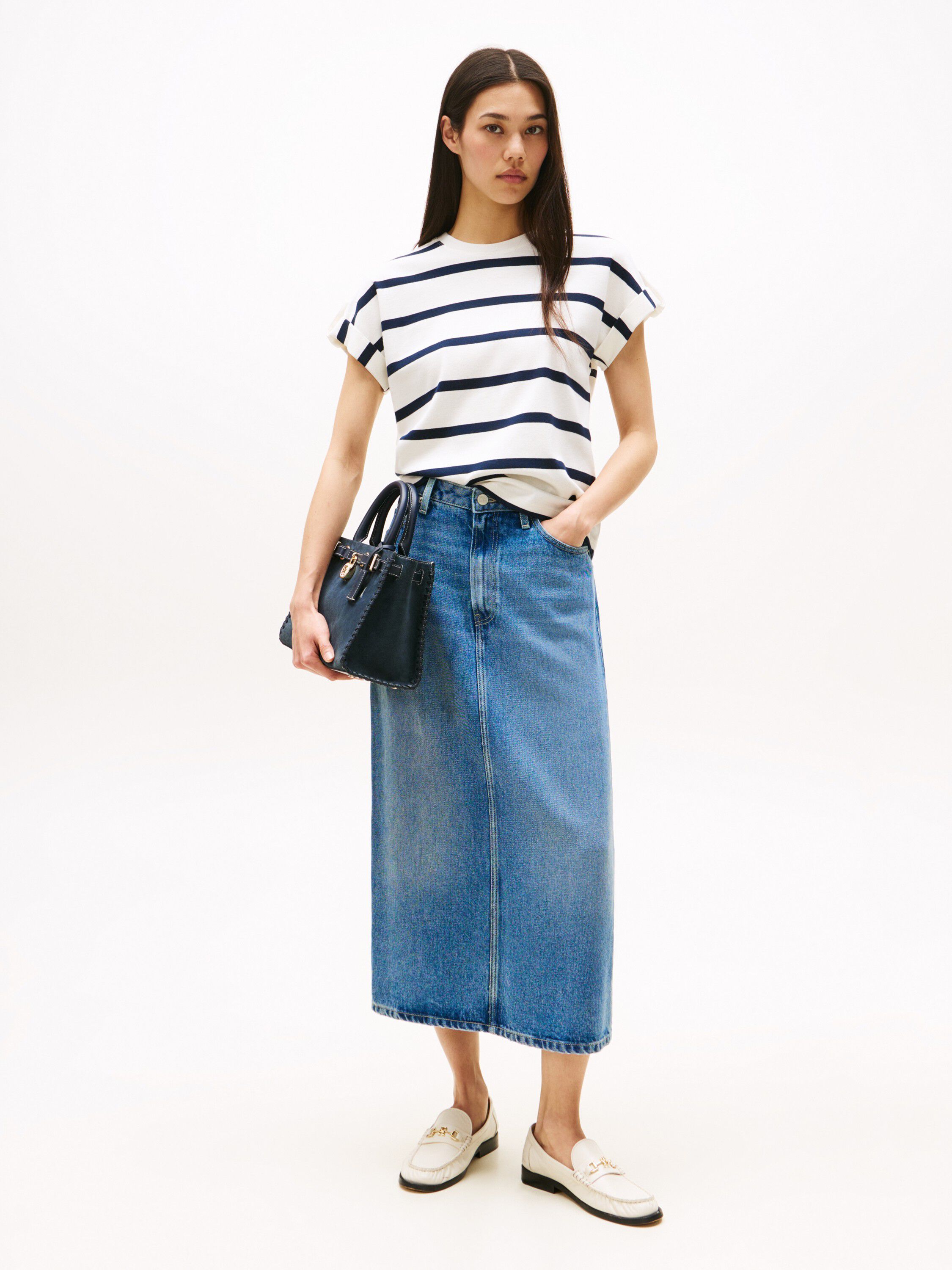 GOLD BUTTON MDRN C-NK SS TEE