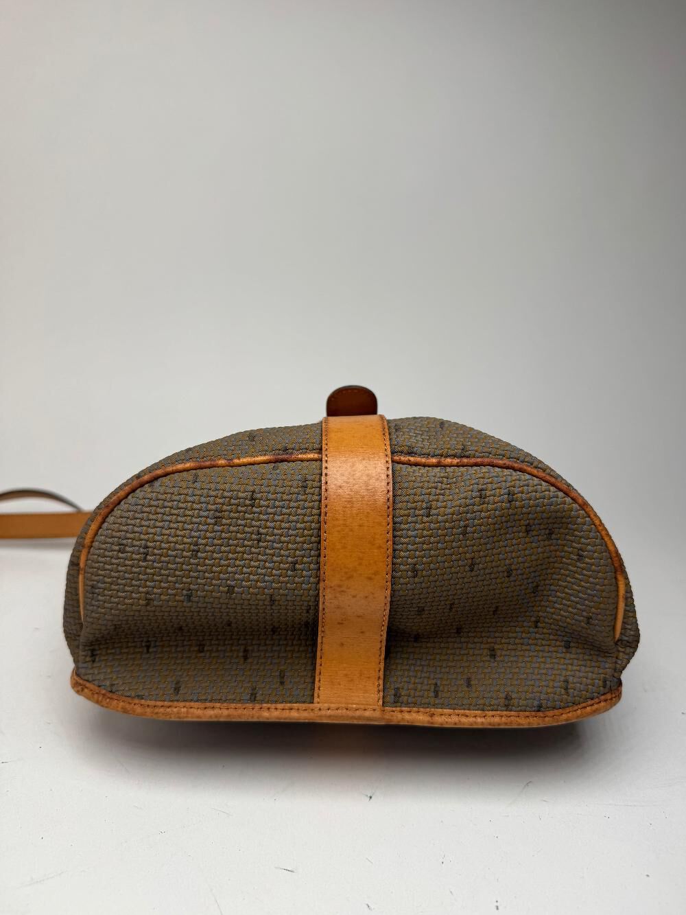Yves Saint Laurent Shoulder Bag