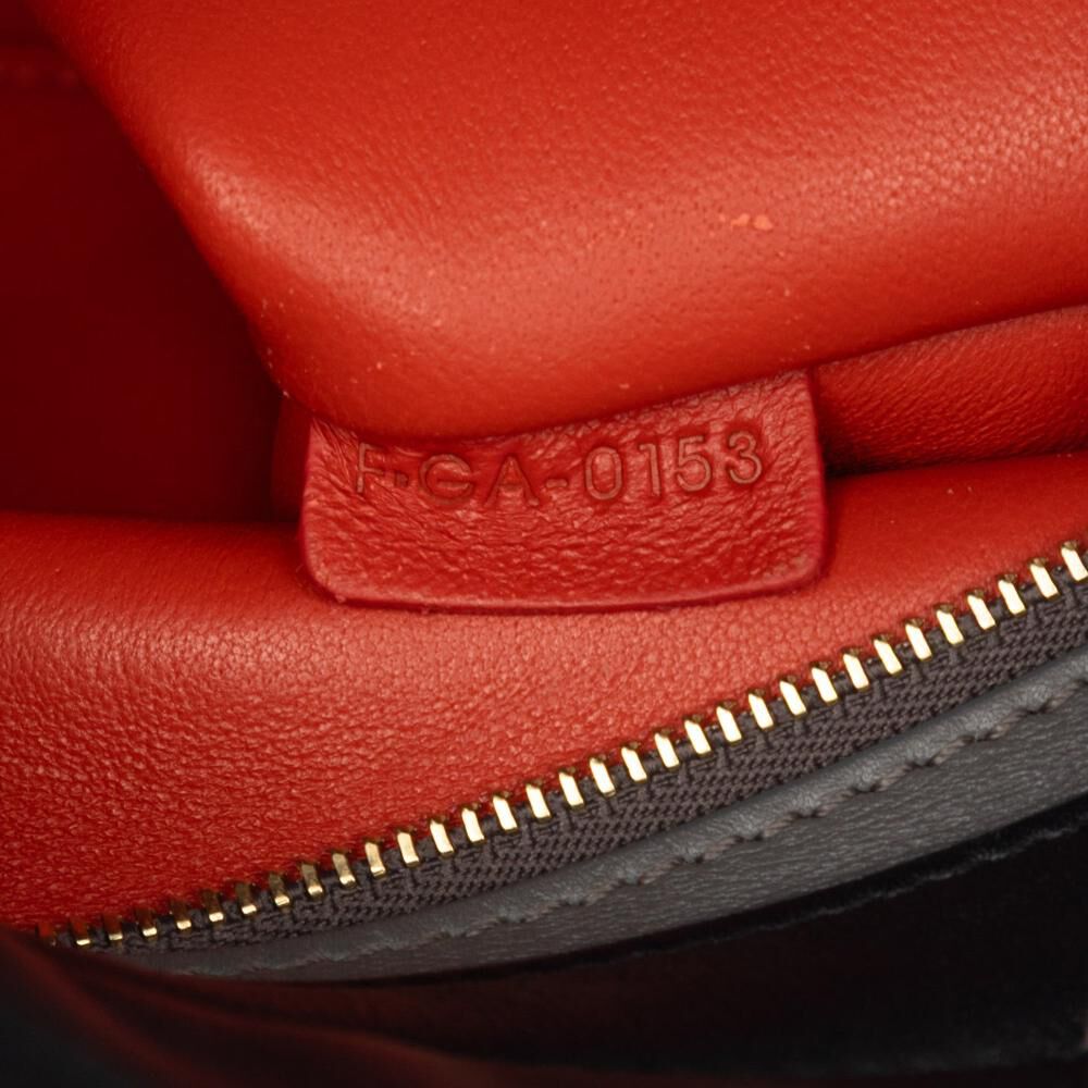 C&eacute;line Trapeze