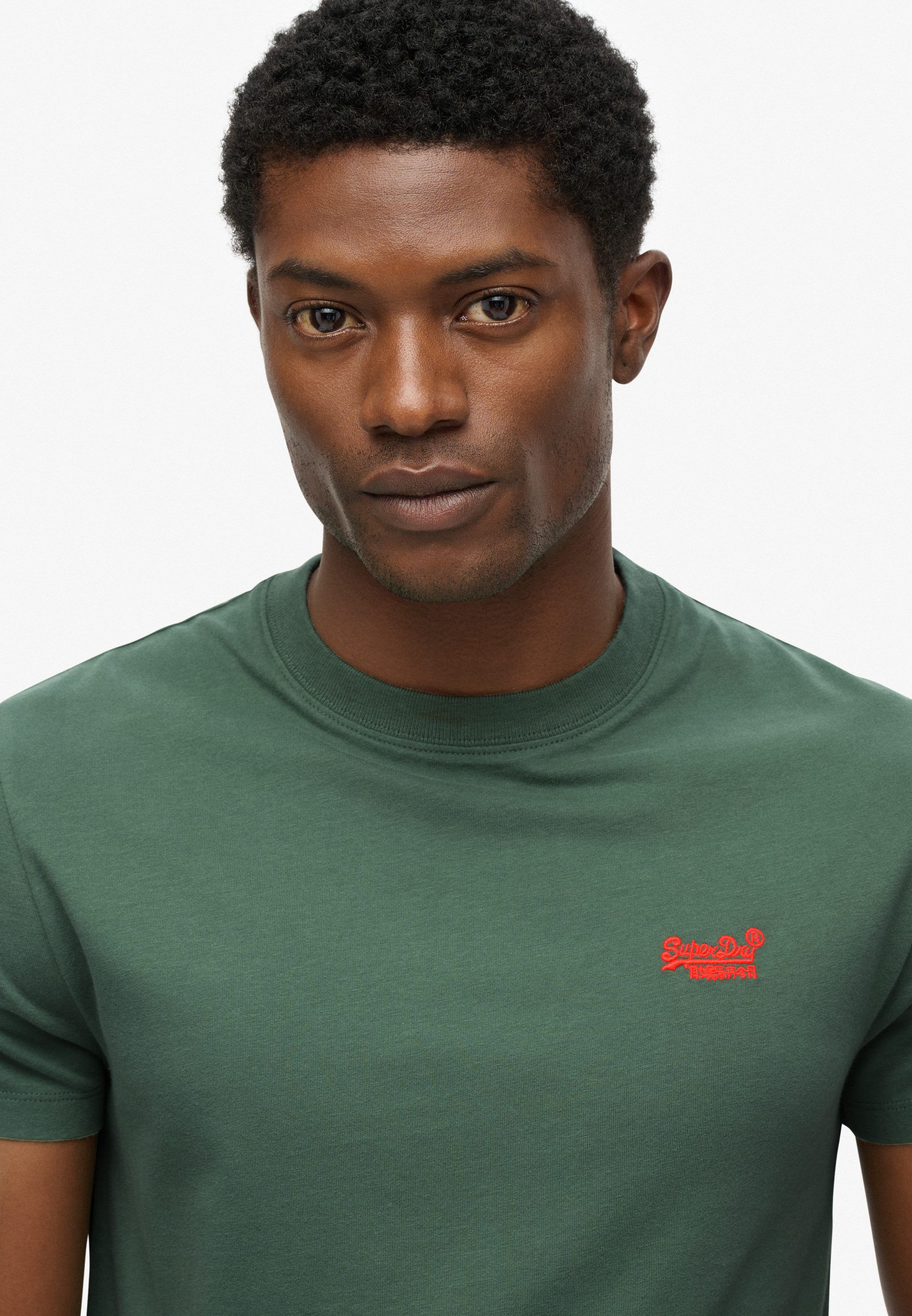 ESSENTIAL LOGO EMB TEE