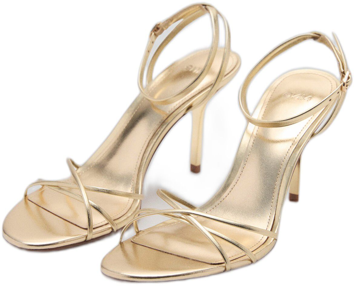 Heeled sandal with crossed straps