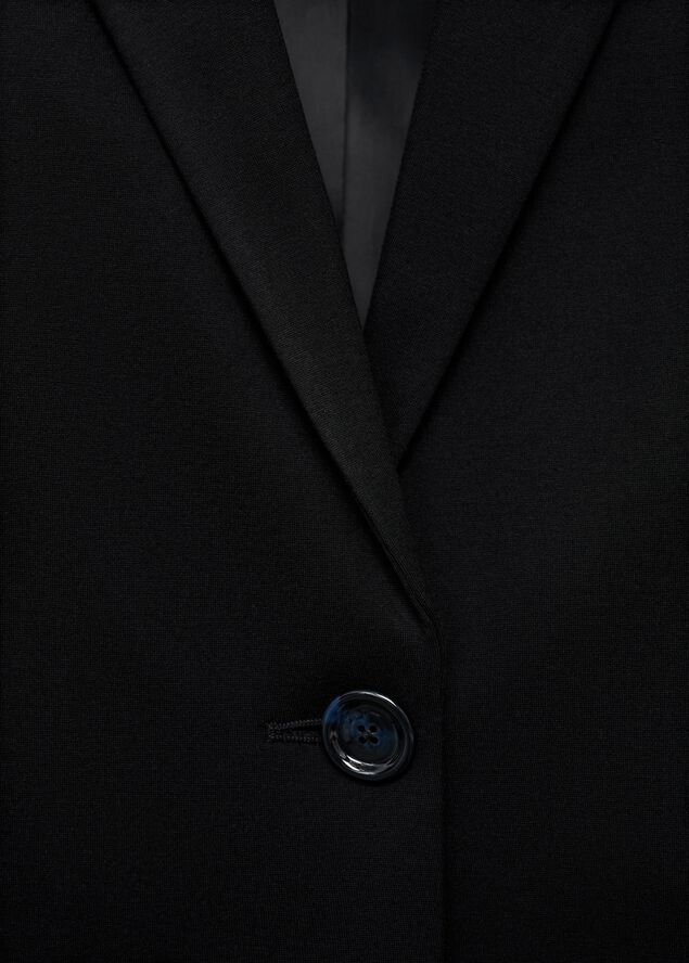 Fitted suit jacket