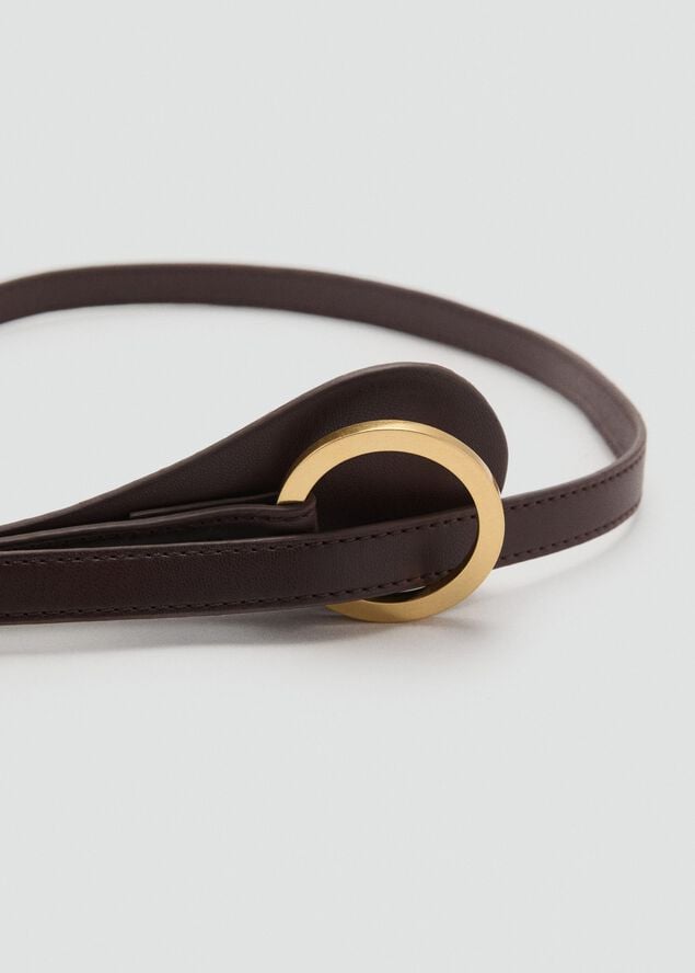 Thin belt with maxi-buckle