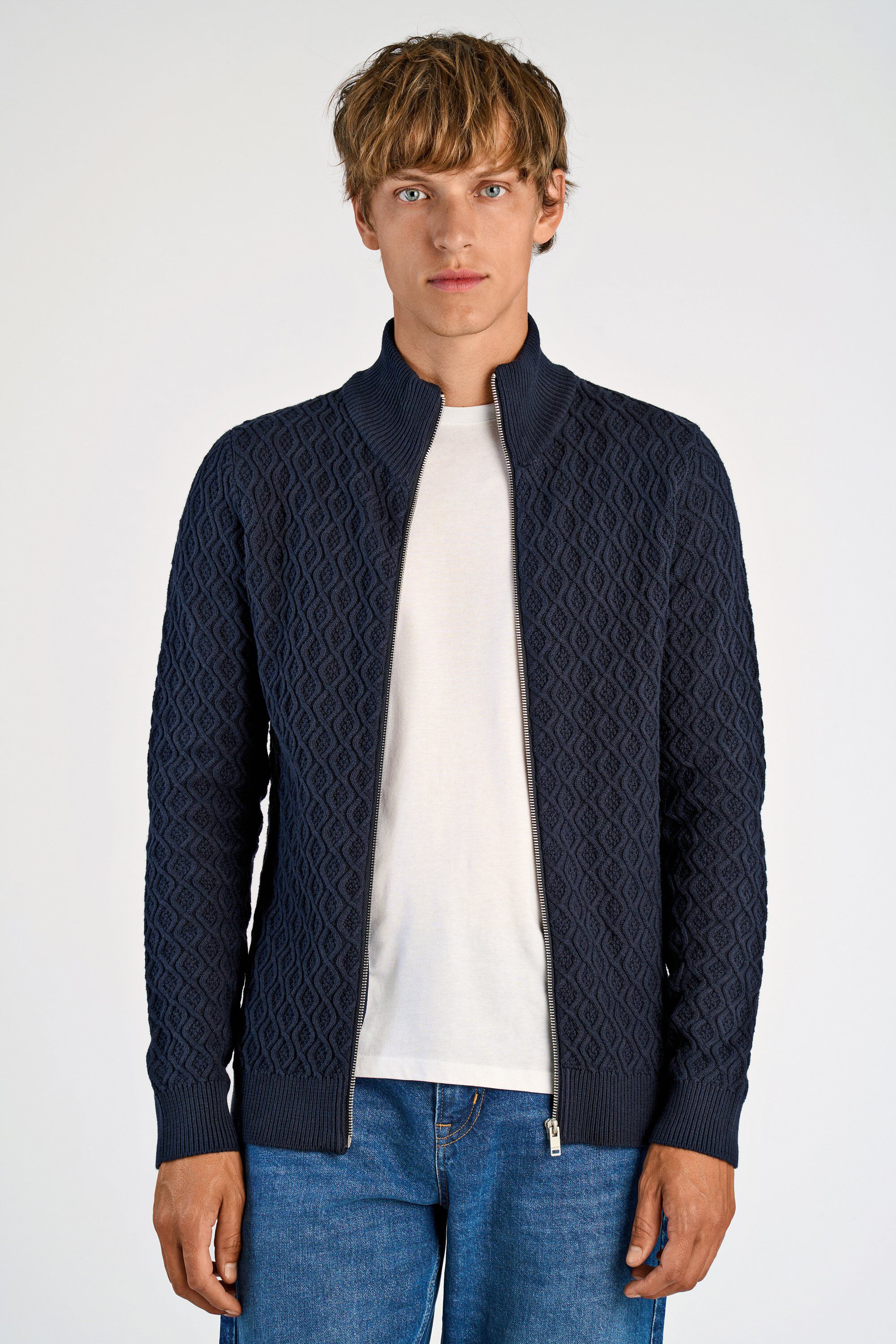 Recycle structure full zip