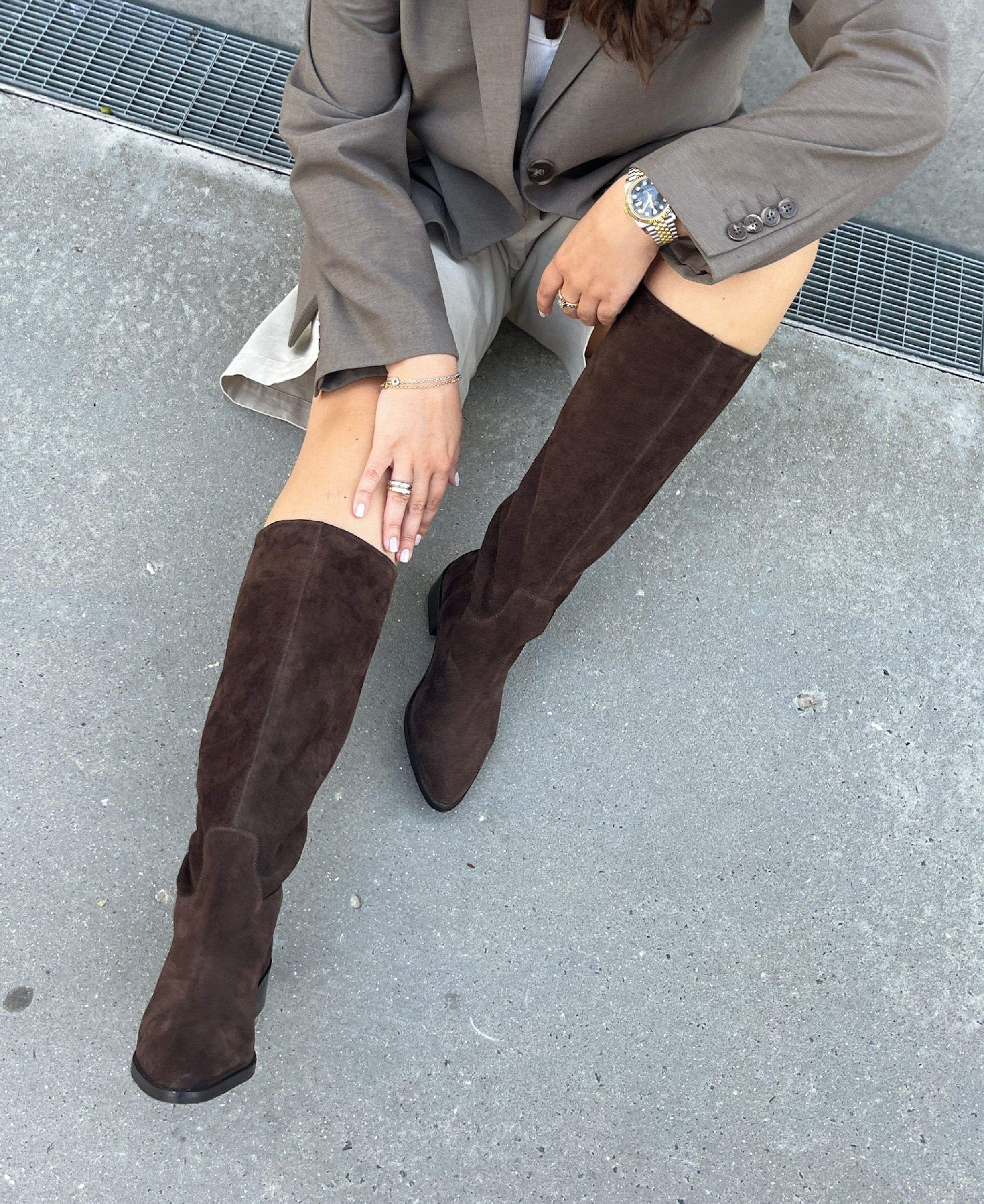 THE NOTE BOOT