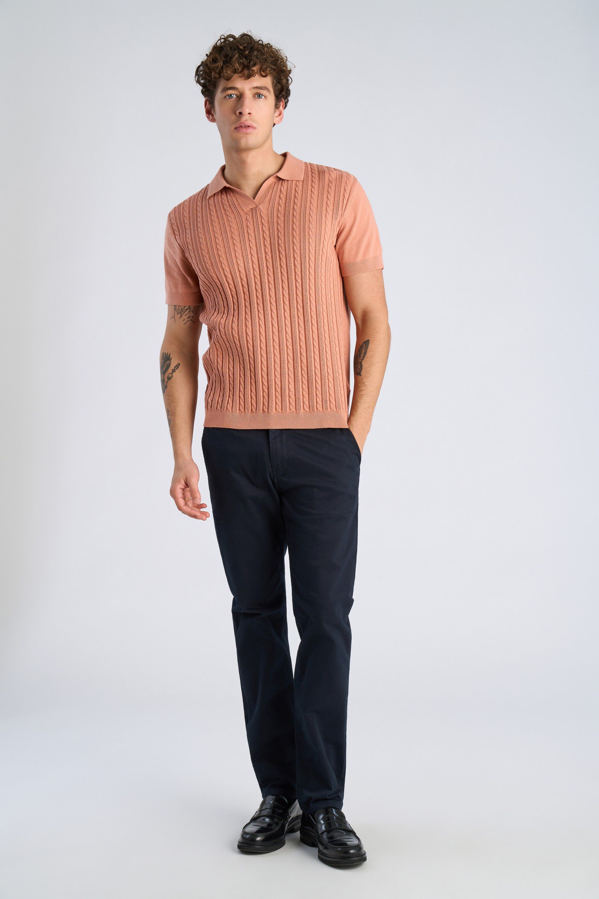Knitted S/S cable v-neck polo