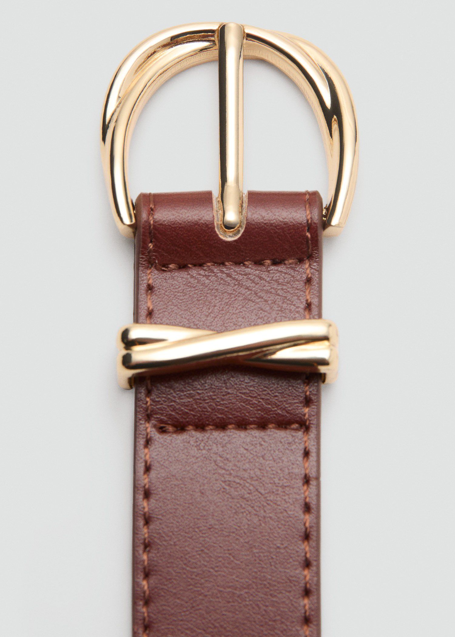 Oval buckle belt