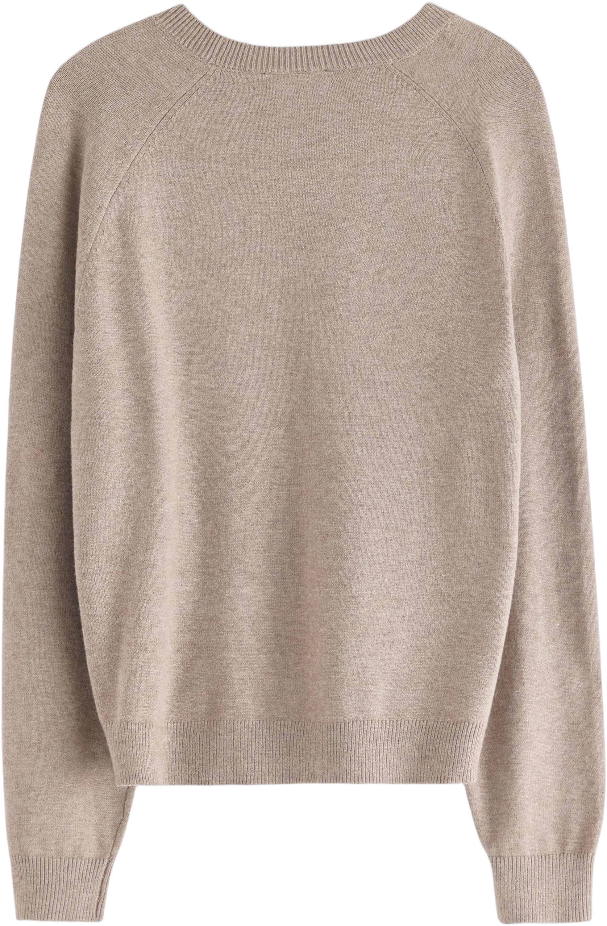 Fine-knitted jumper with a relaxed