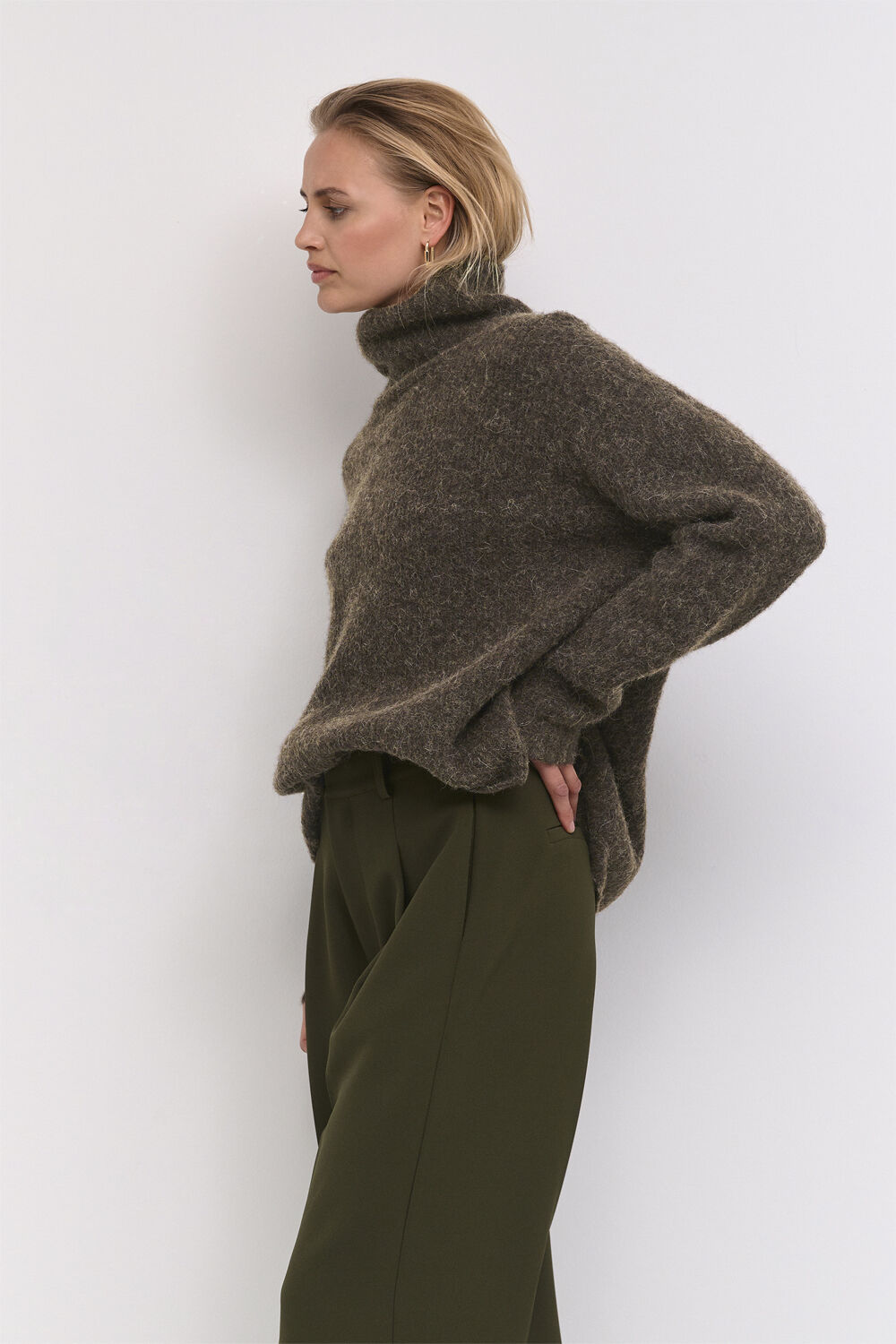 11 THE KNIT ROLLNECK