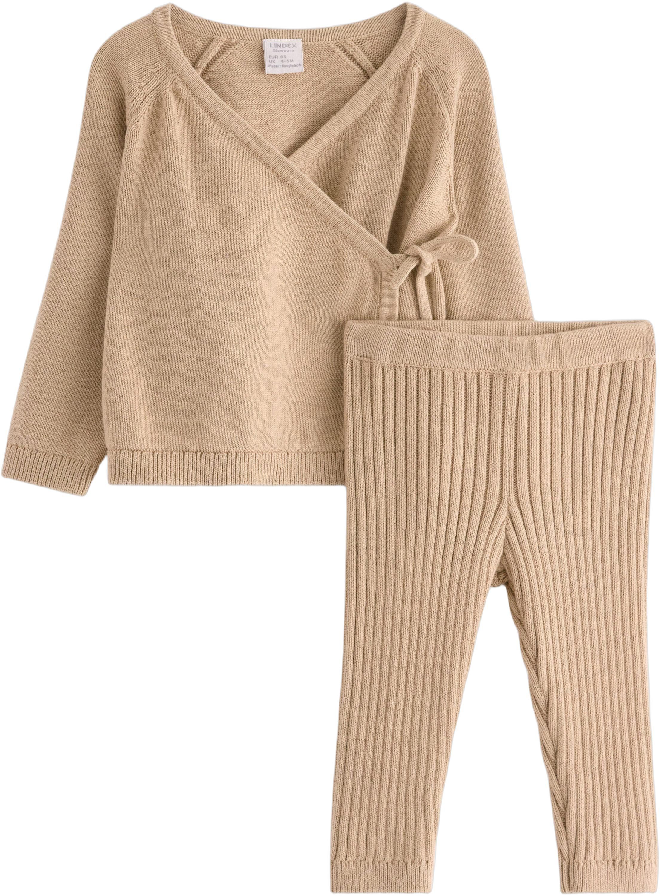 2-piece soft knitted set with a wra