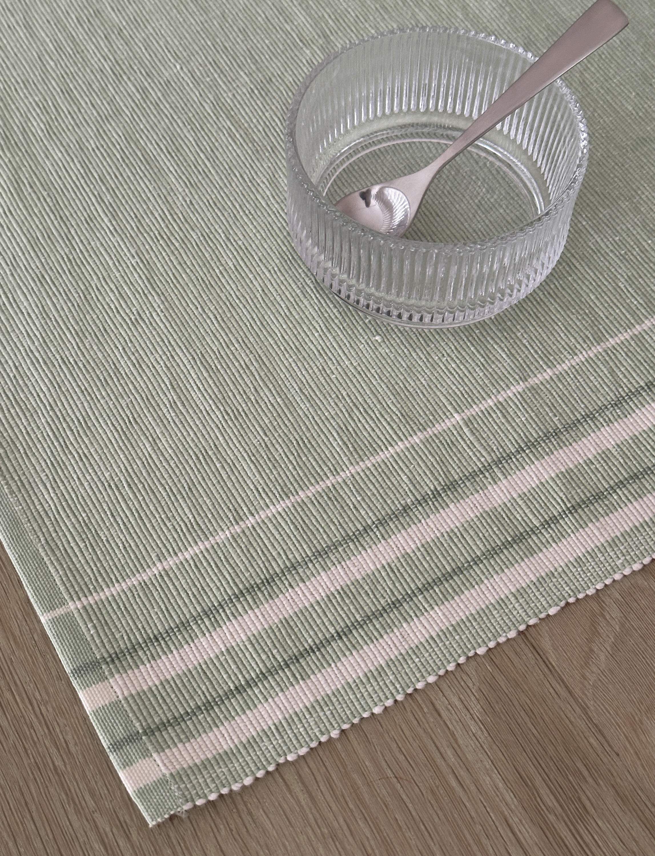 Vibeke Klint bordstablett neutral linje 33x48 cm green