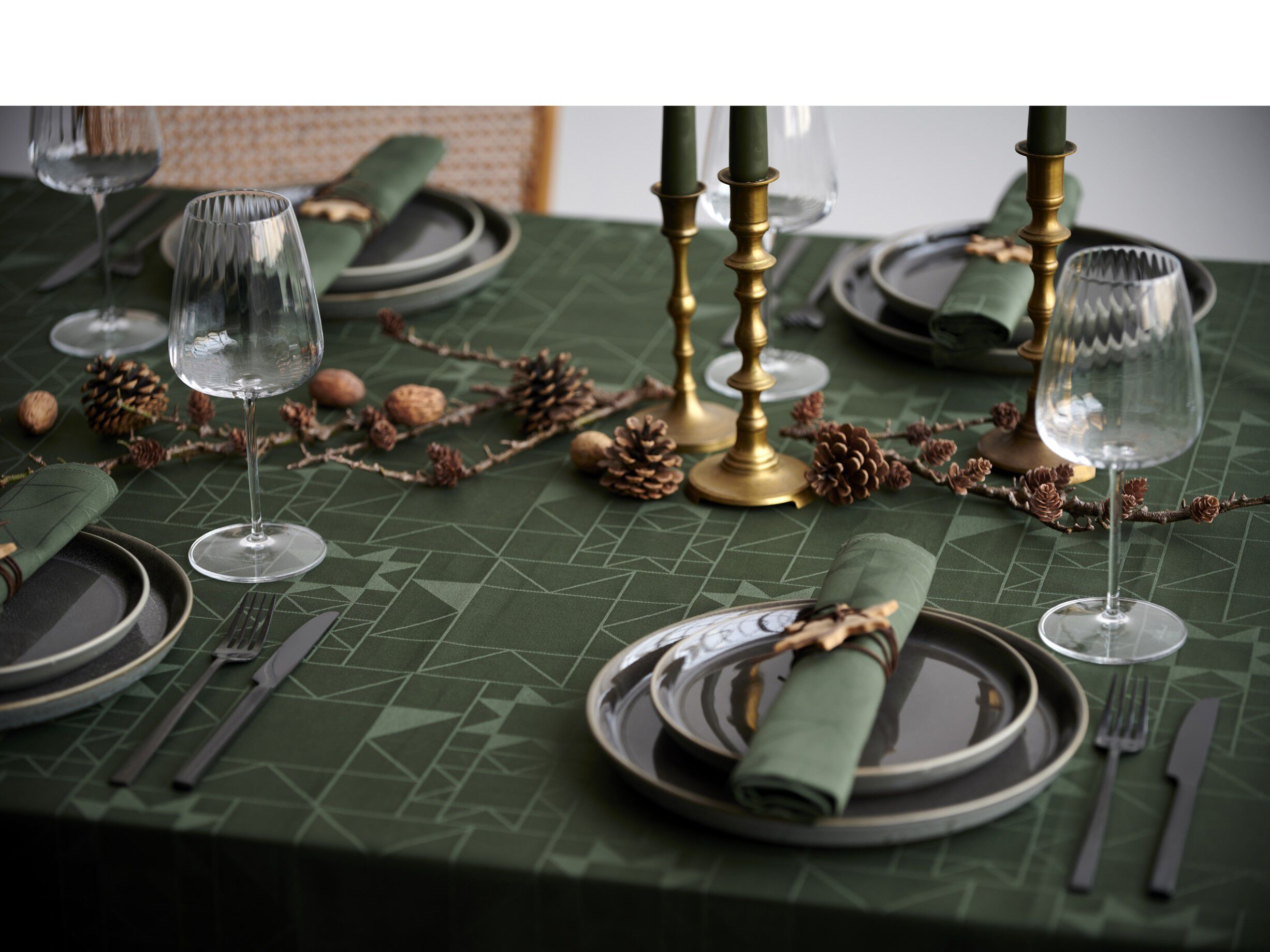 Duk 140x270 Star Damast Forest green