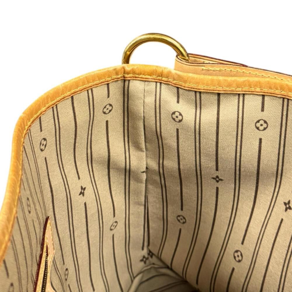 Louis Vuitton Shoulder Bags