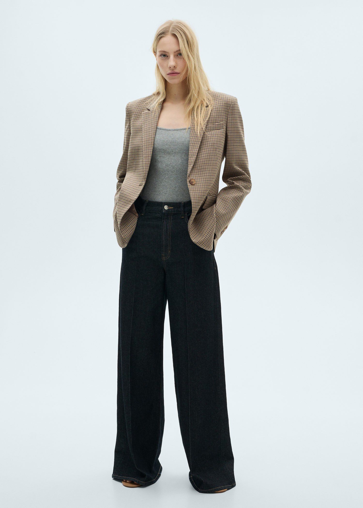 Straight-fit micro-houndstooth jack