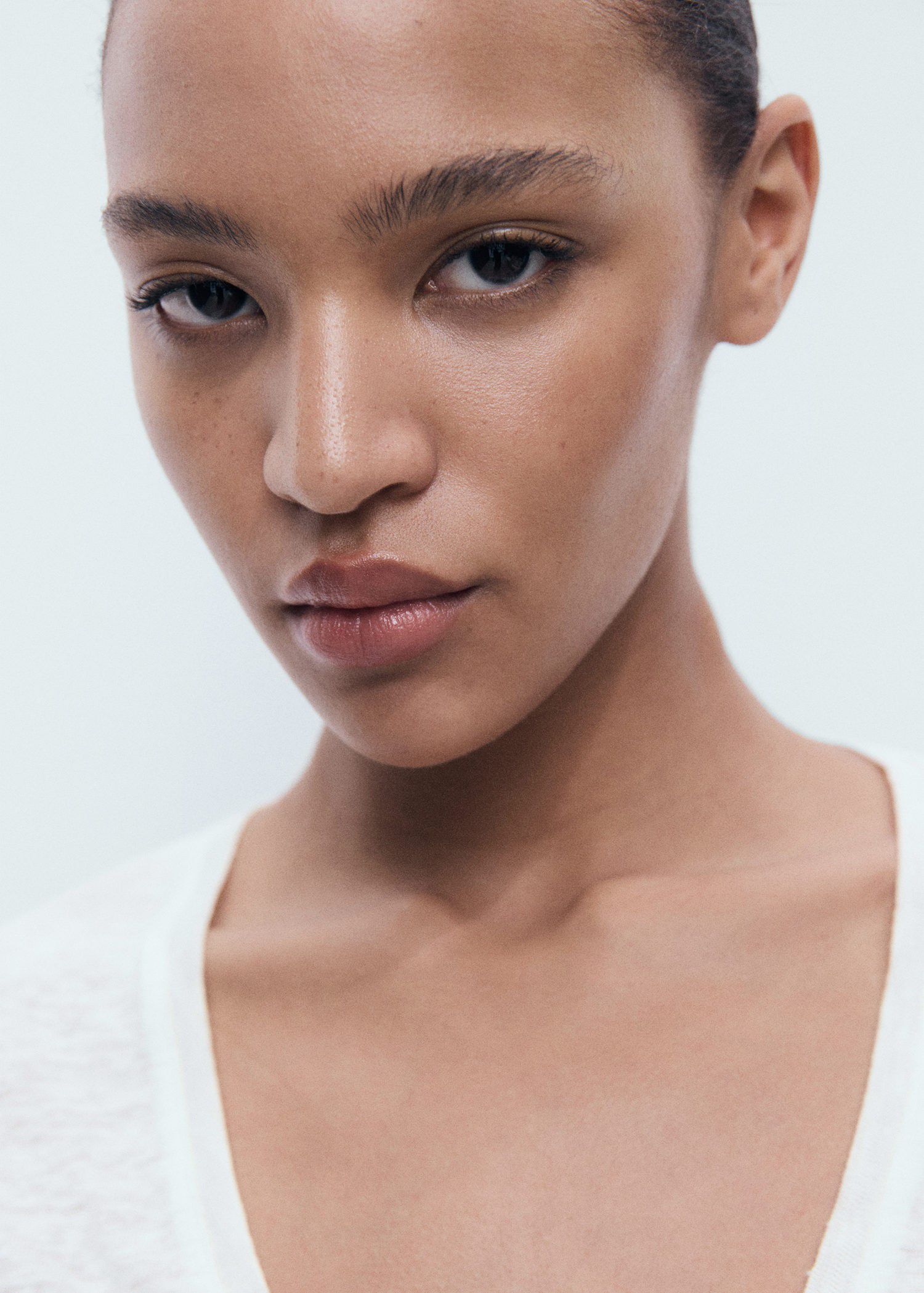 V-neck linen t-shirt