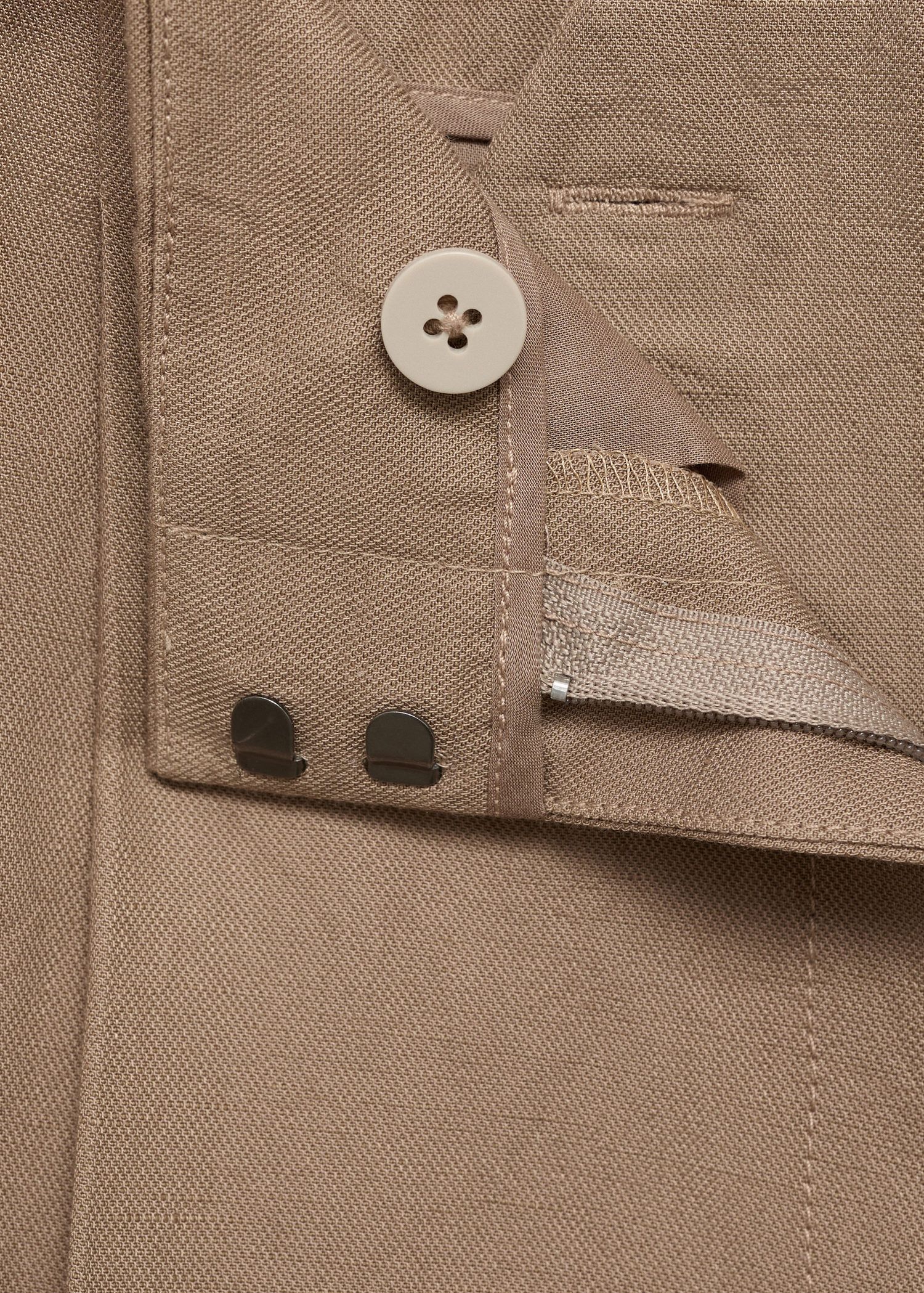 BERMUDA SHORTS. -- TERESA