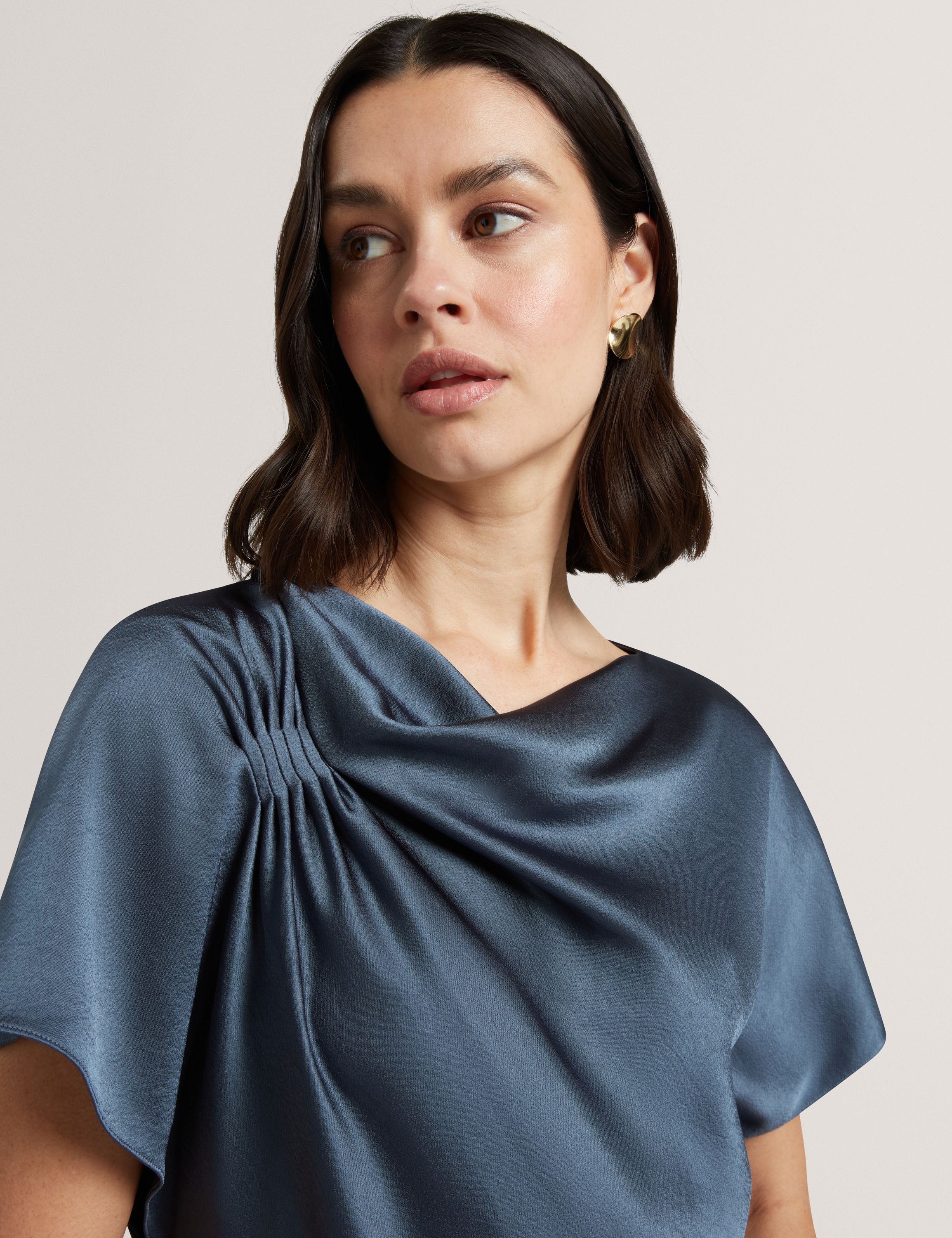 CAMMILO Short Sleeve Draped Neck to
