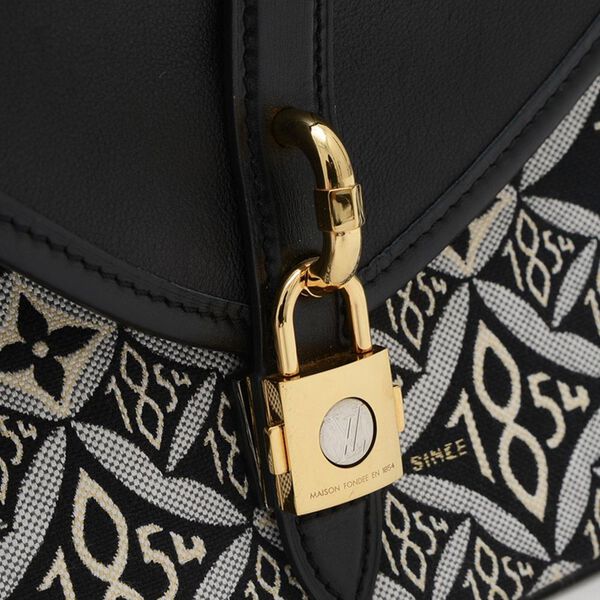 Louis Vuitton Saumur