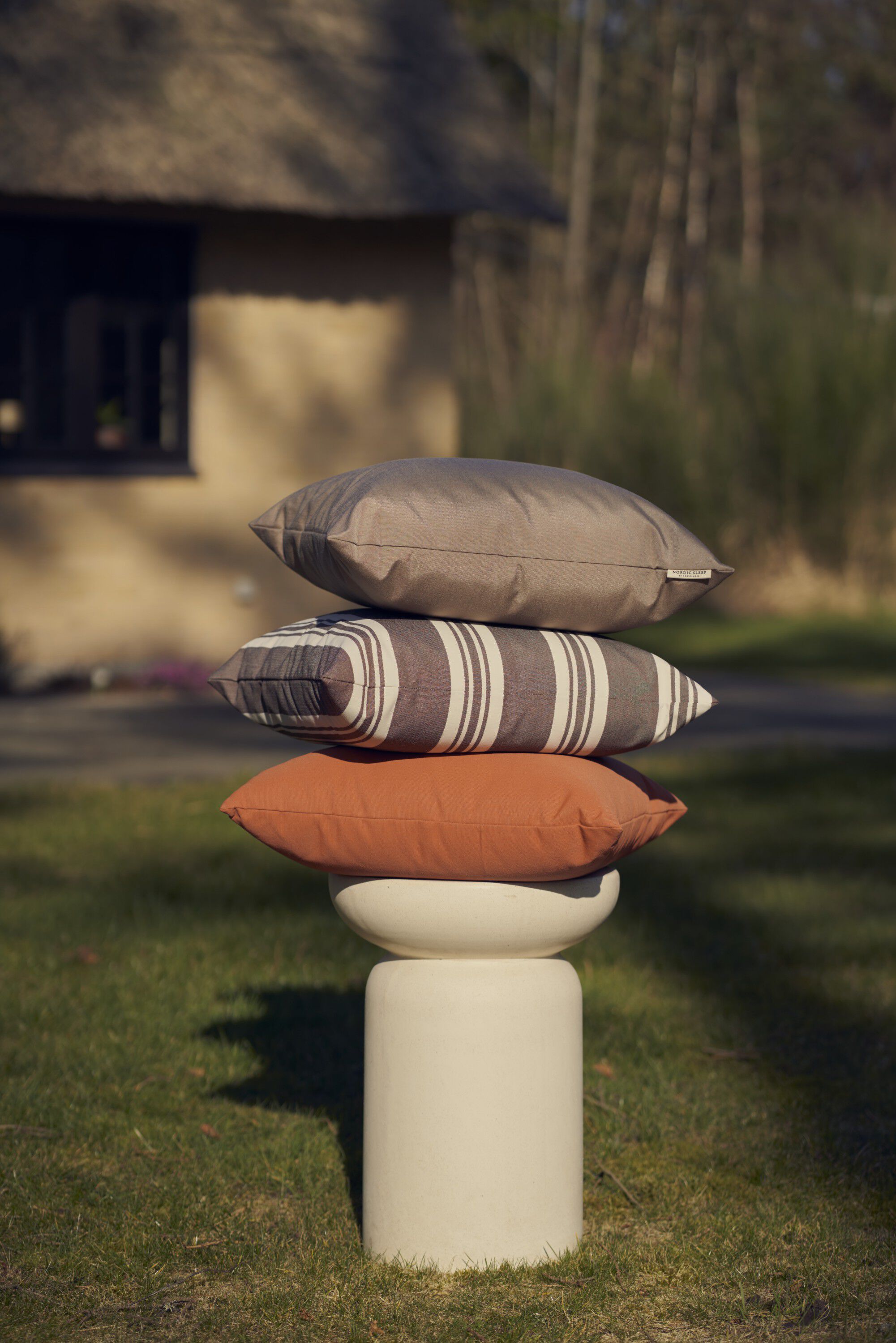 Fossflakes utomhuskudde 50x50 cm. Taupe