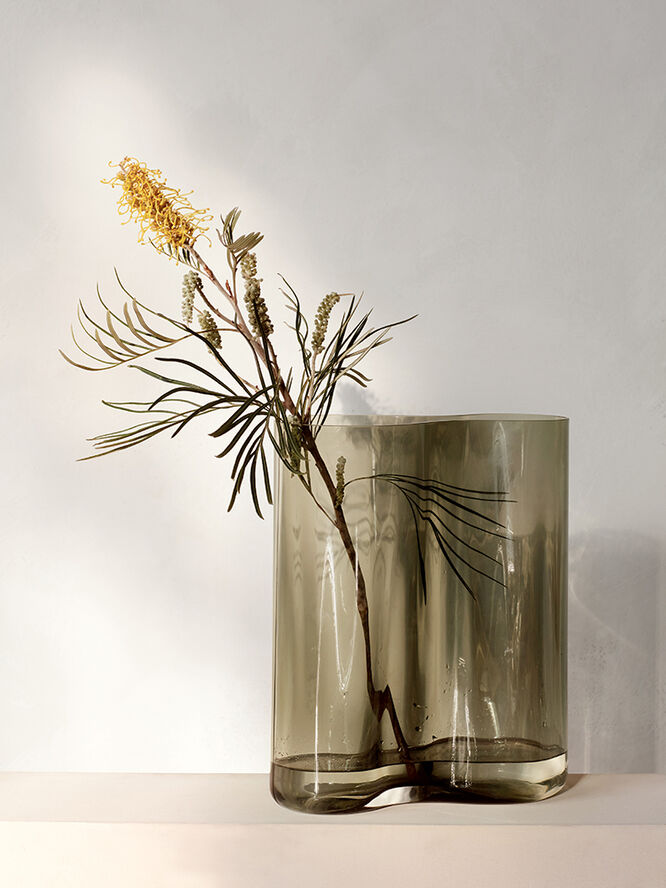 Aer Vase, 33, Smoke