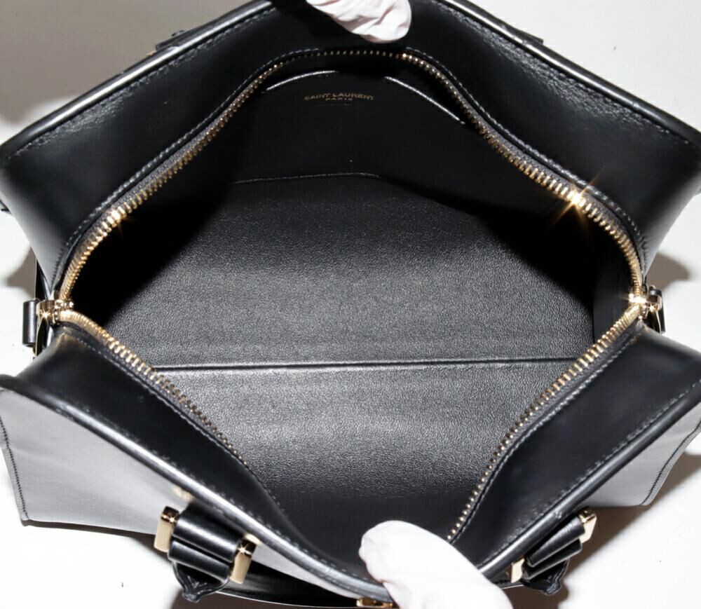 Yves Saint Laurent Handbag