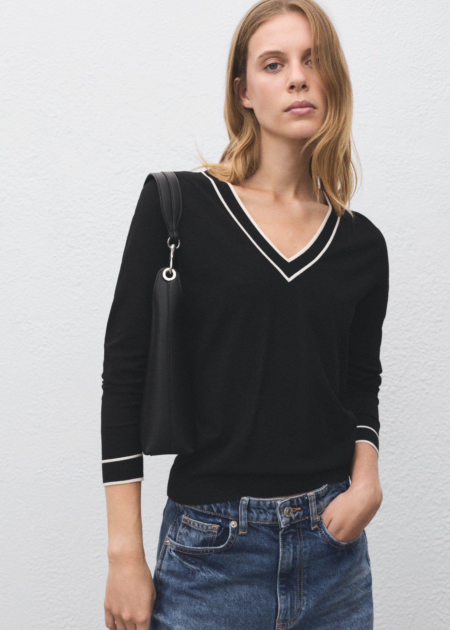 Contrasting V-neck sweater