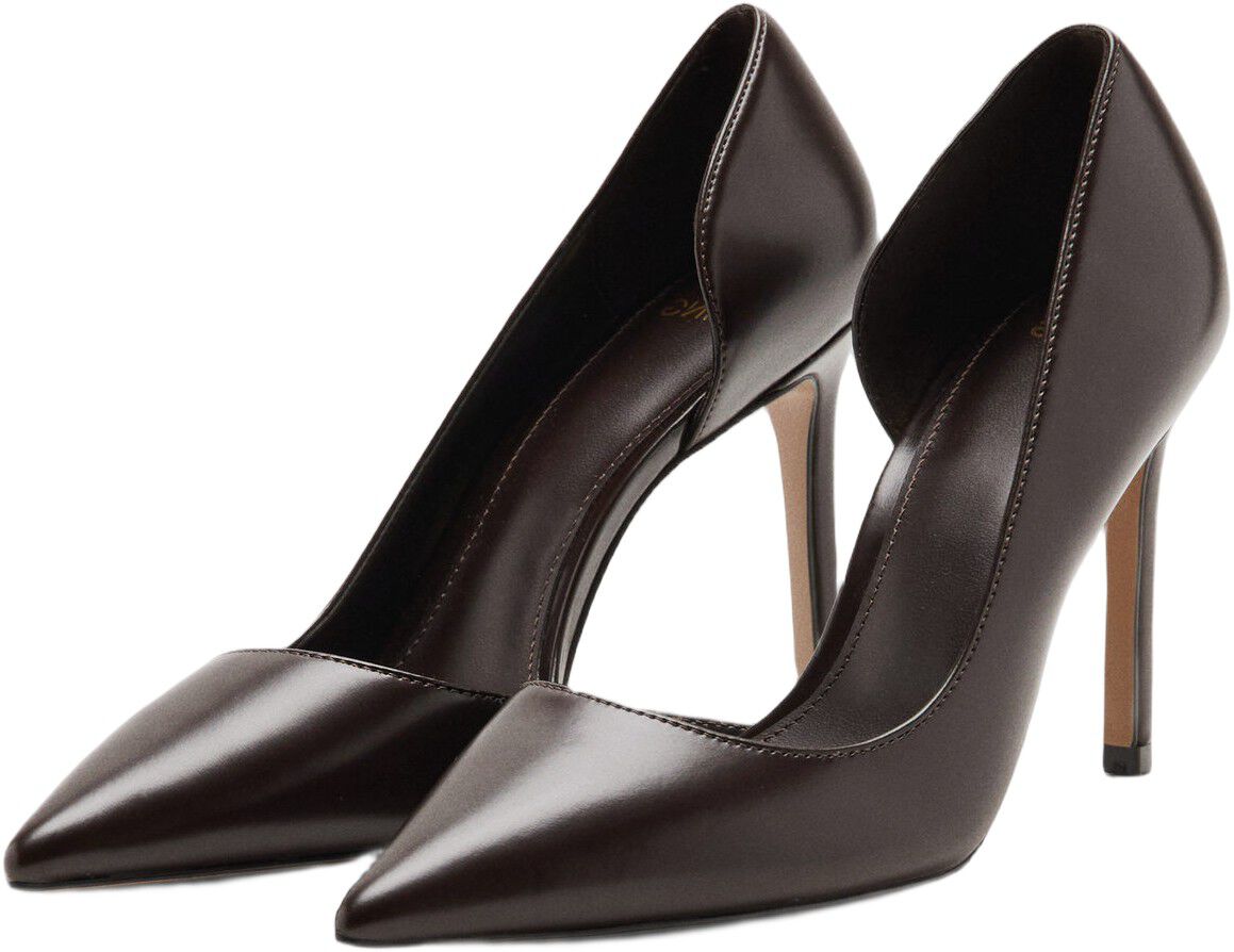 Asymmetrical heeled shoes