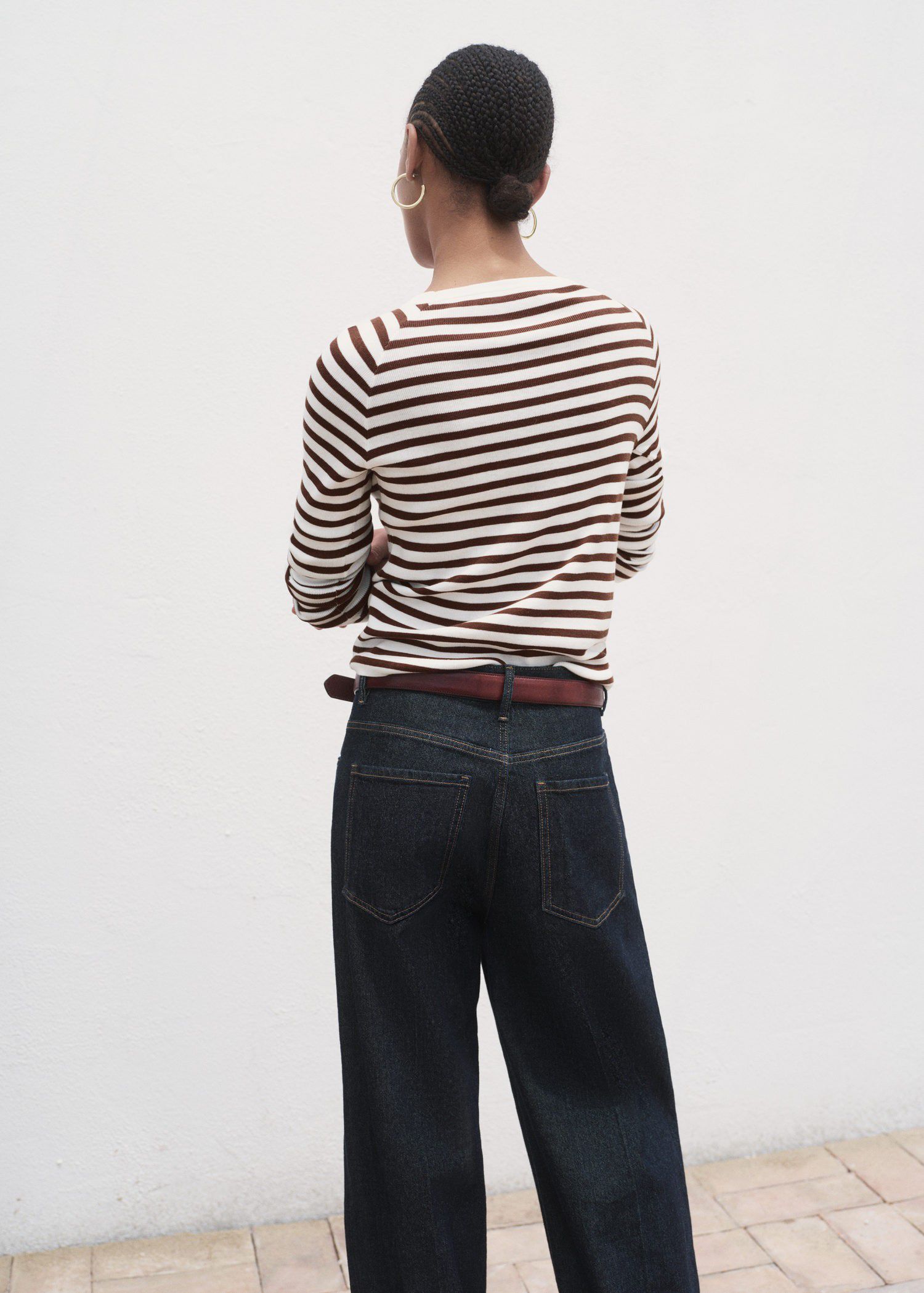 Long-sleeved fine-knit sweater