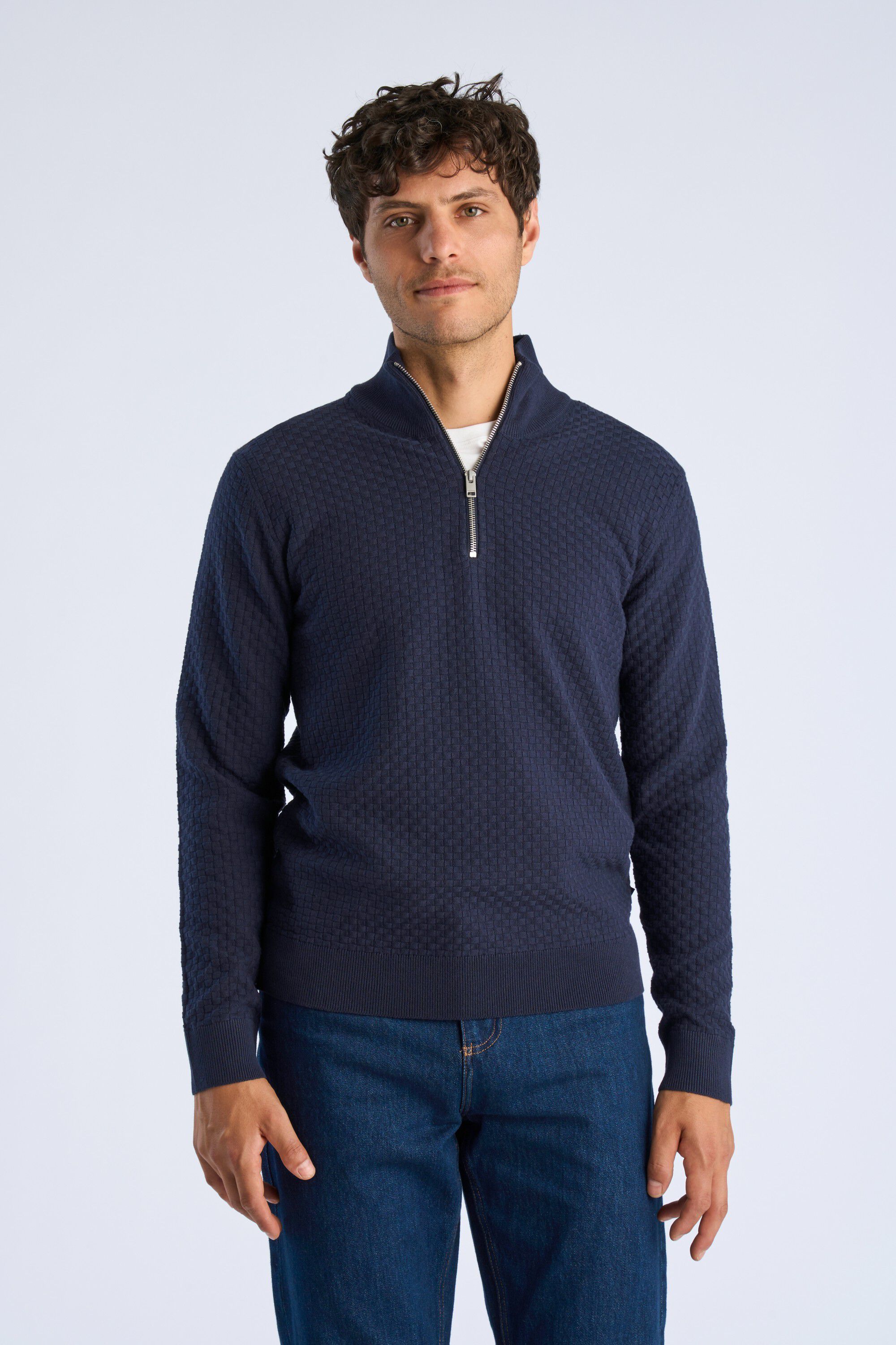 Structure half zip