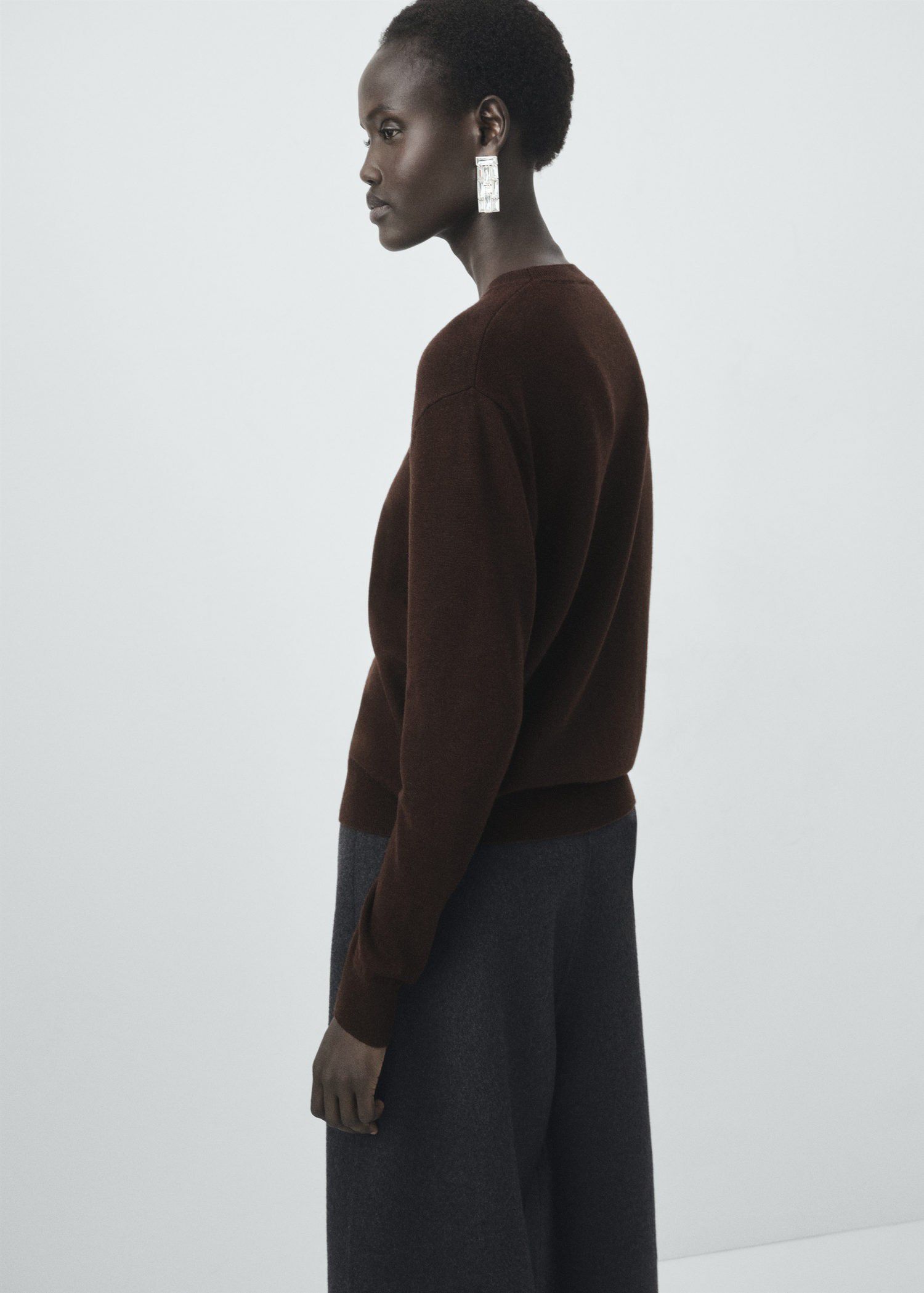 100% wool fine-knit sweater