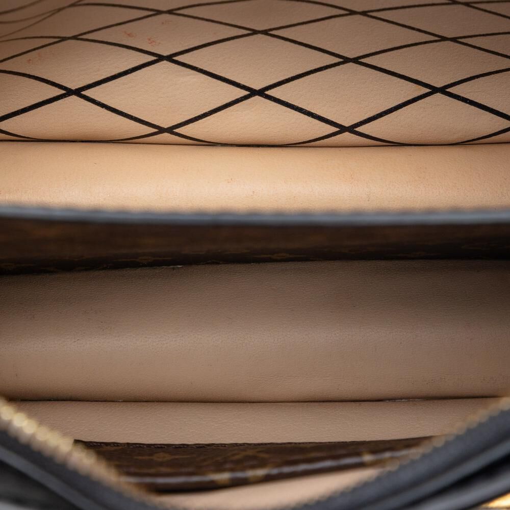 Louis Vuitton Clutch