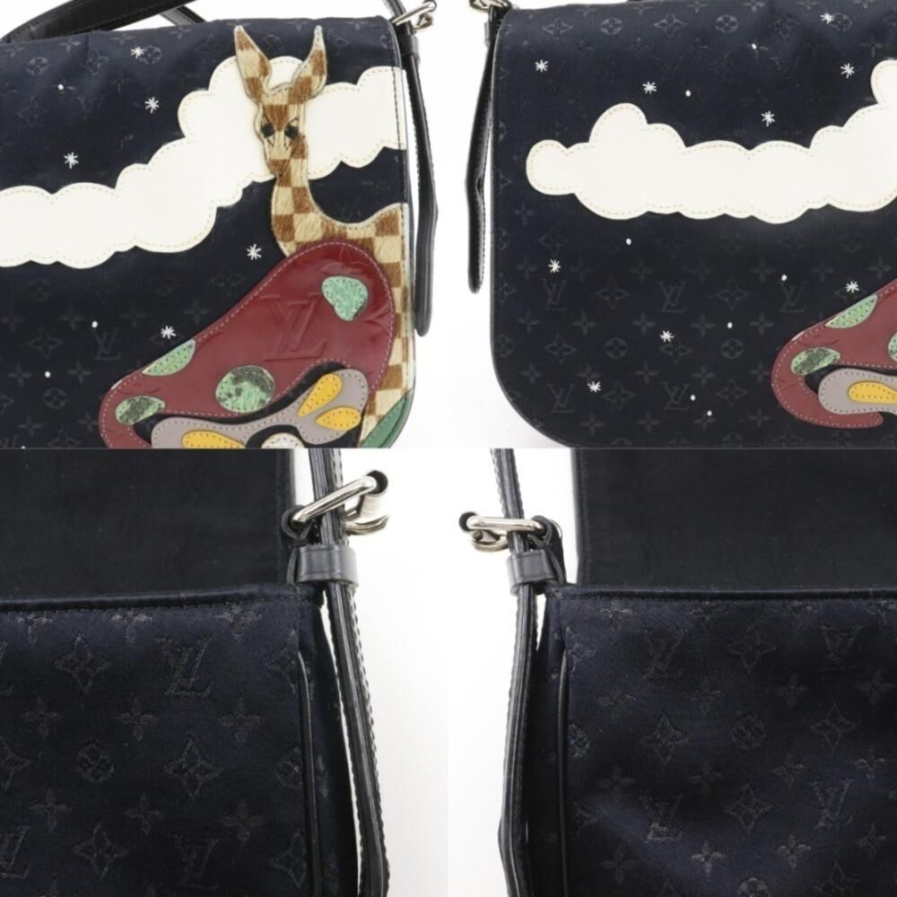 Louis Vuitton Shoulder Bags