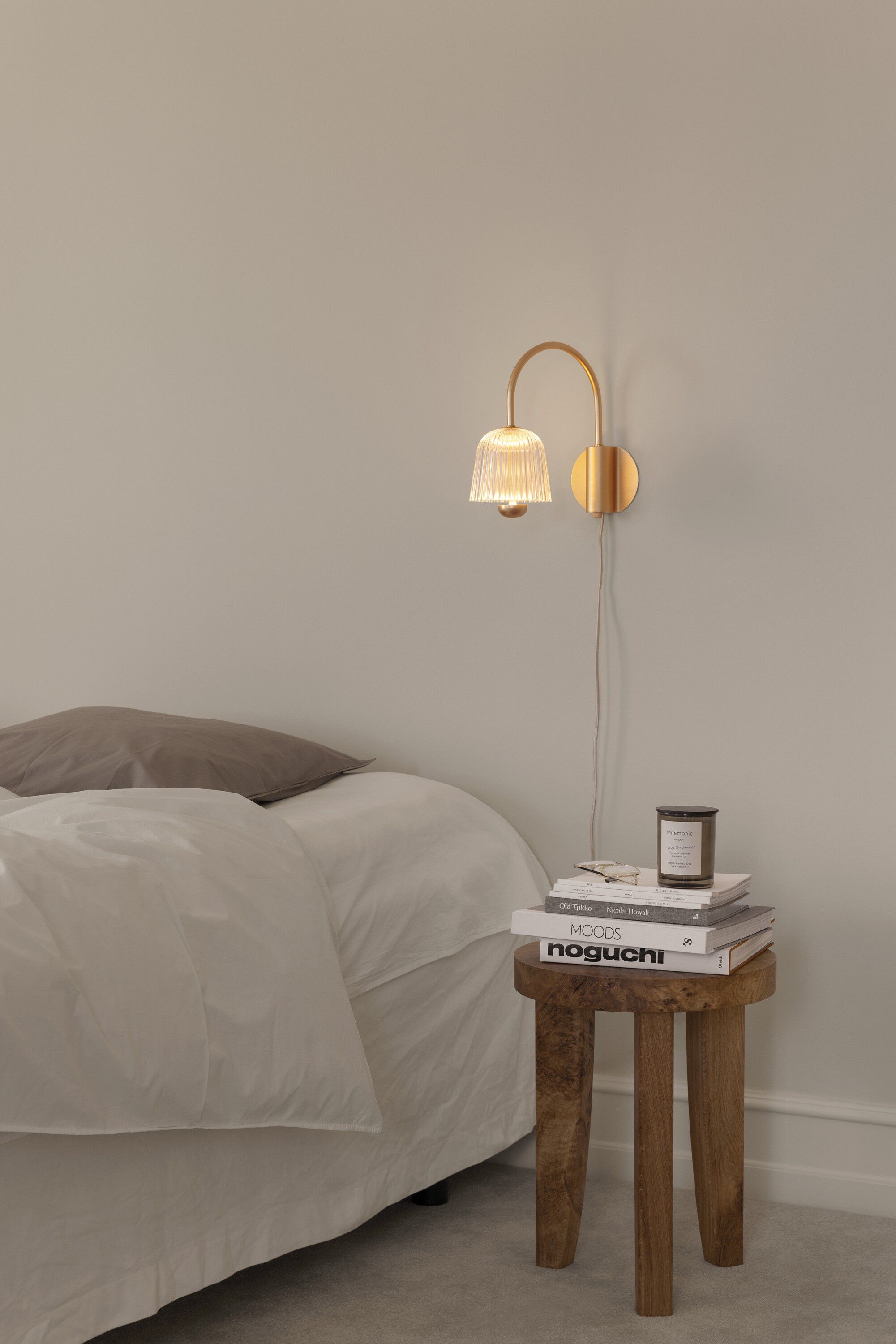Asteea Wall, satin brass / ripple clear