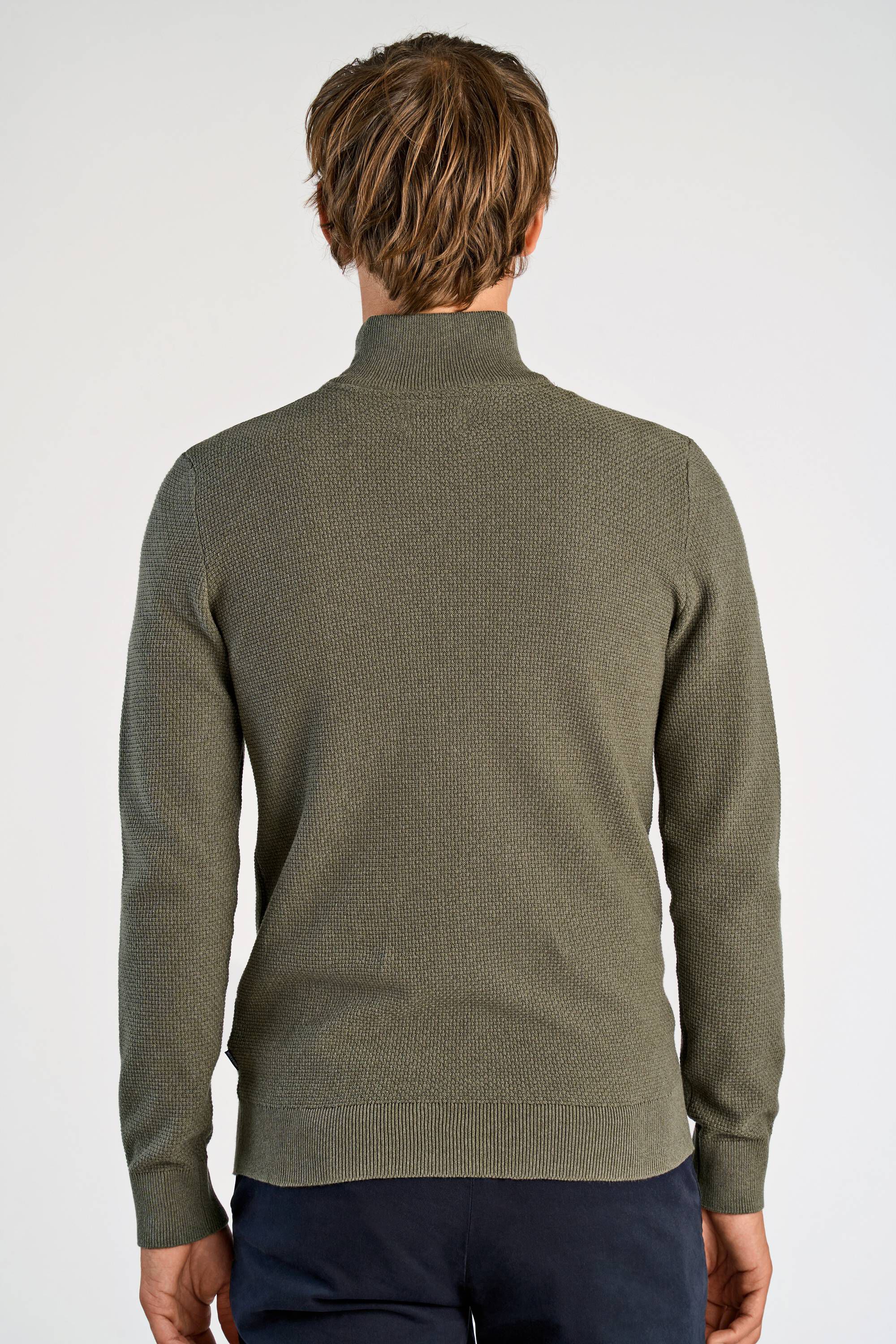 Recycle structure half zip