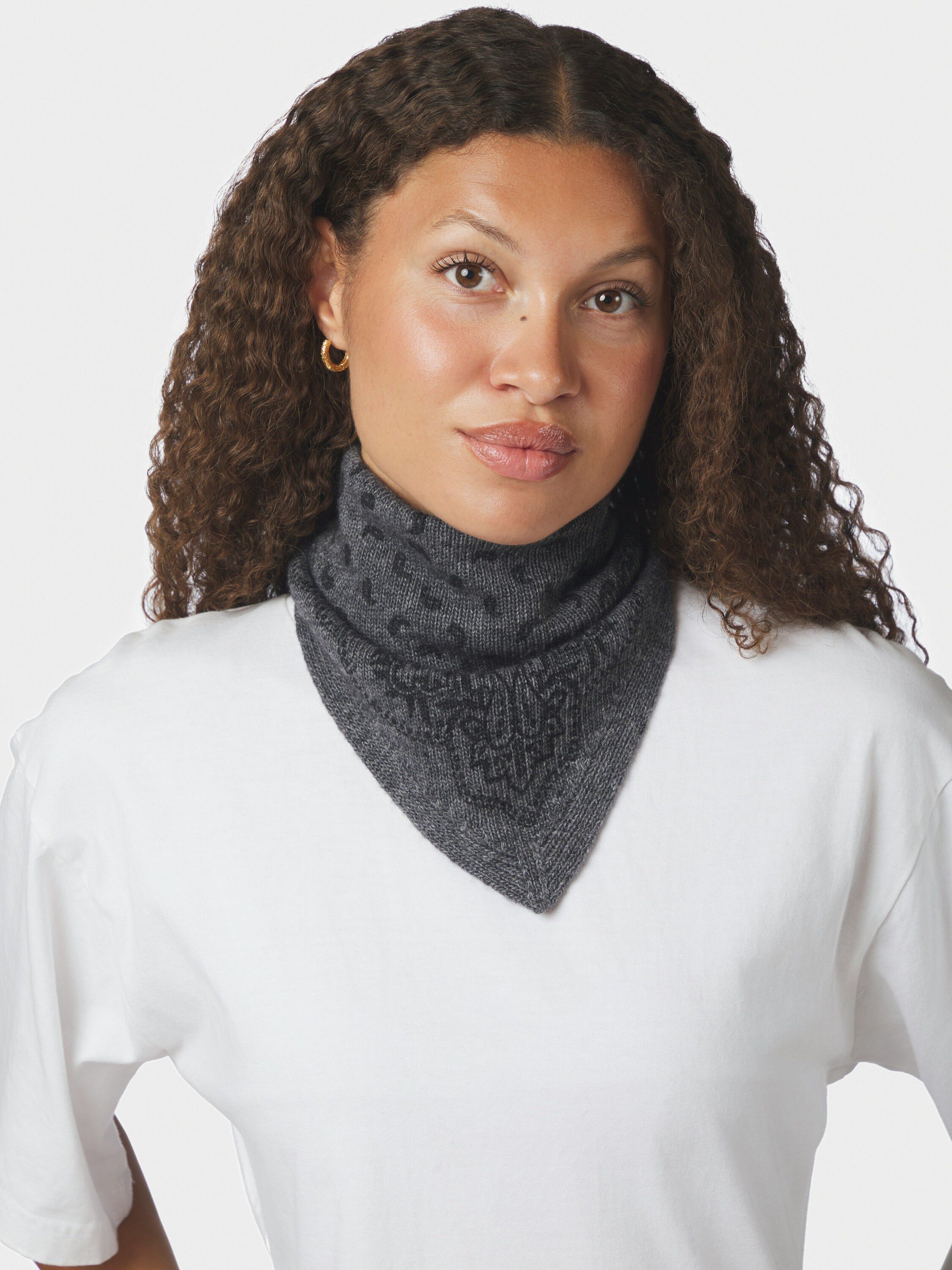 Ariya Paisley Knit Scarf