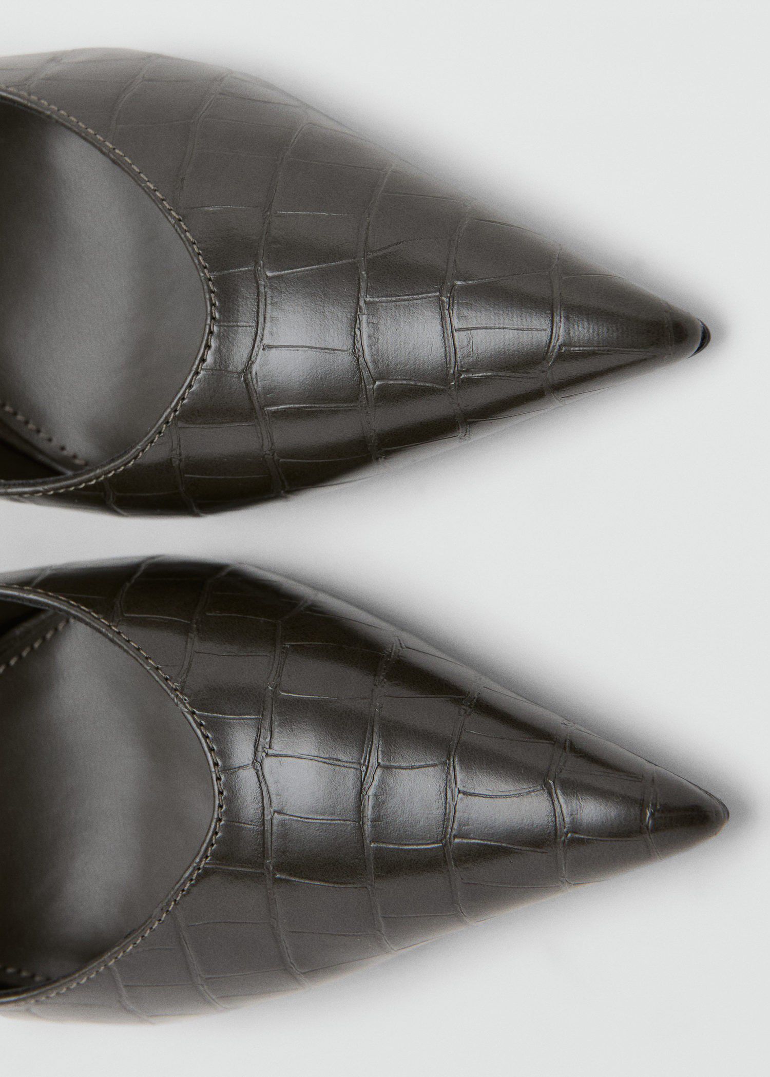 Croc-effect heeled shoes