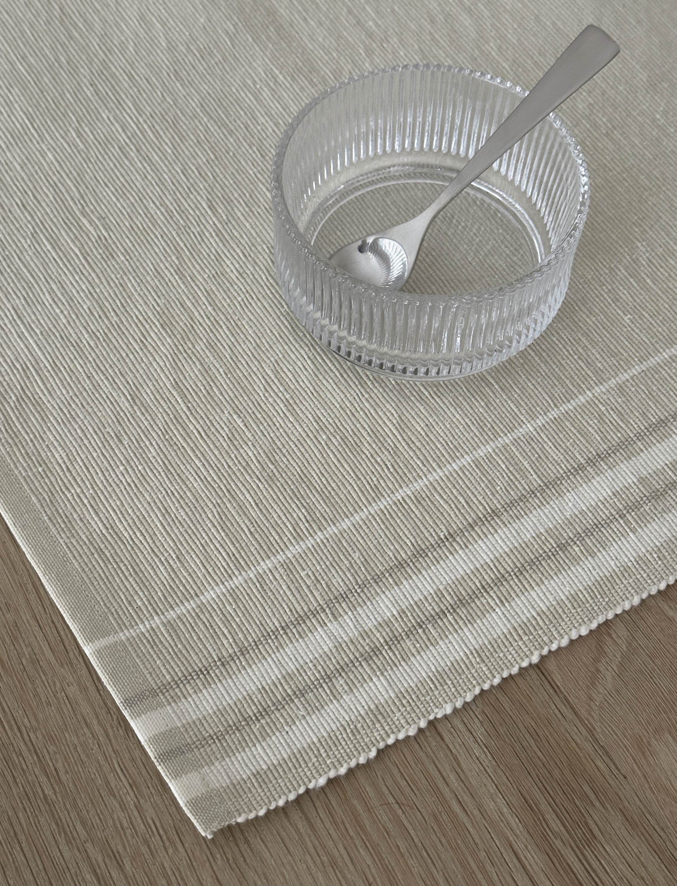 Vibeke Klint bordstablett neutral linje 33x48 cm white