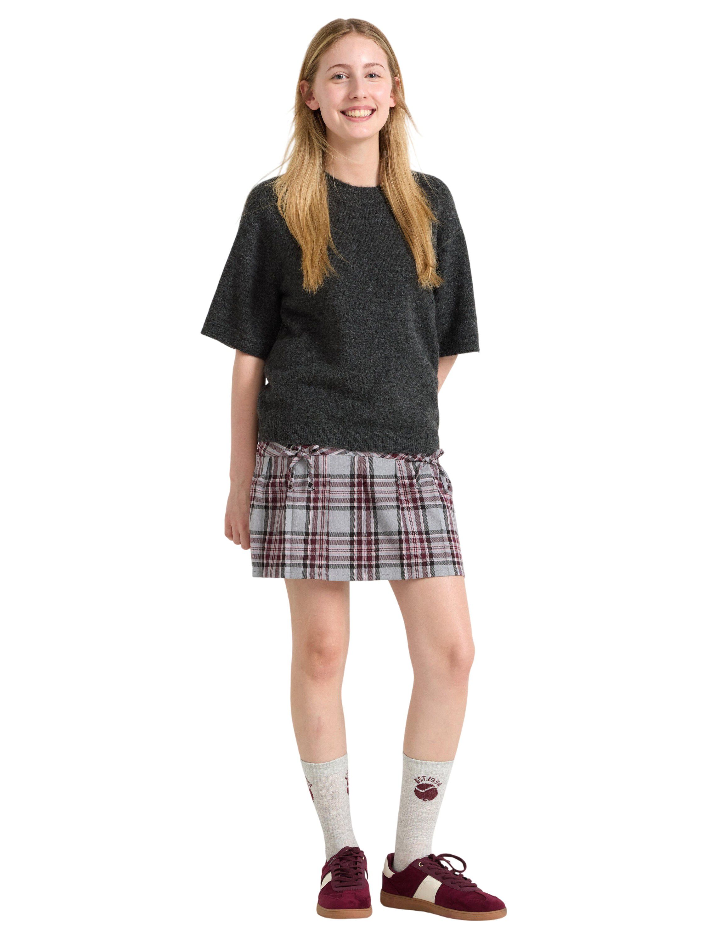 Skirt pleated with check and b