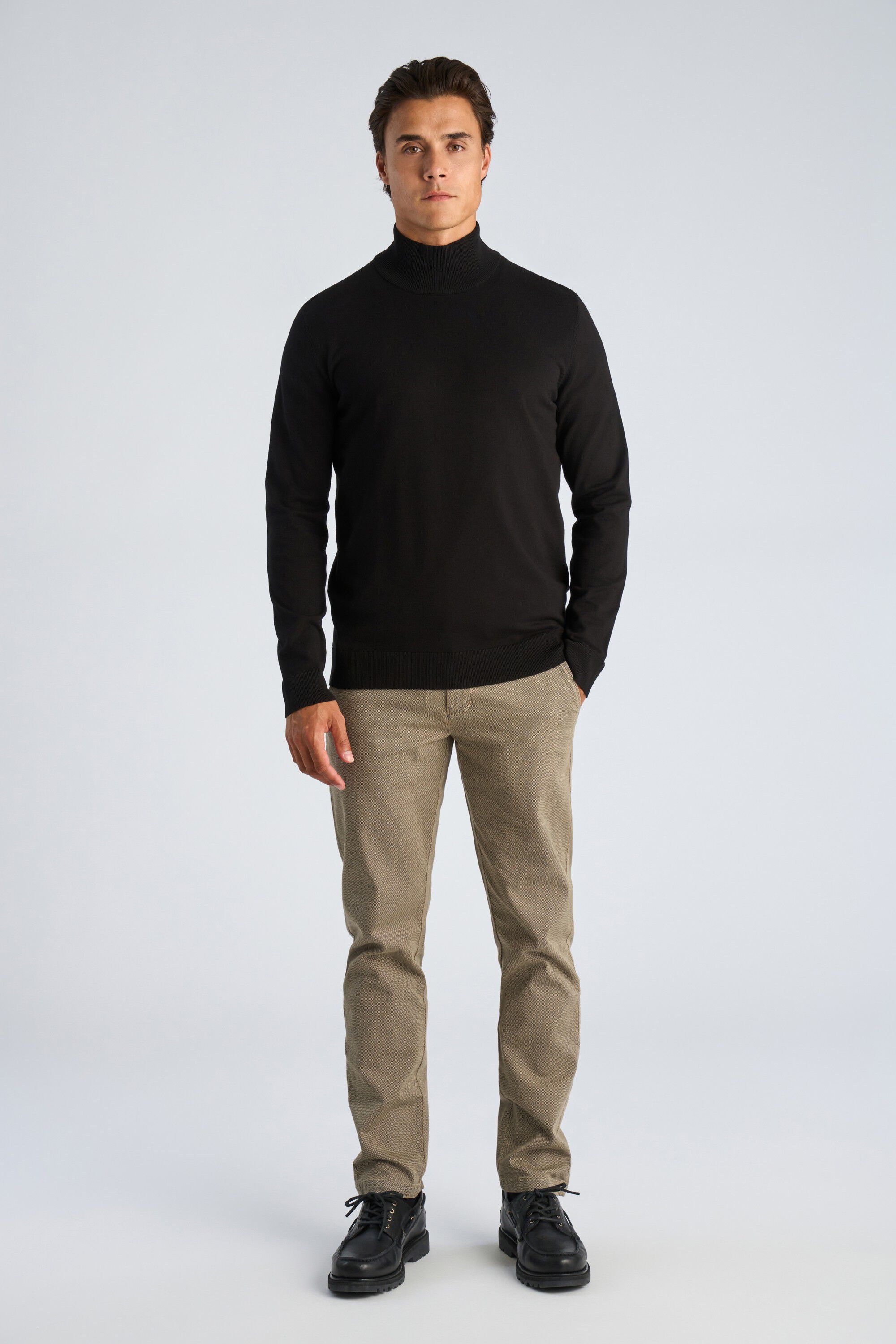 Soft viscose blend roll-neck
