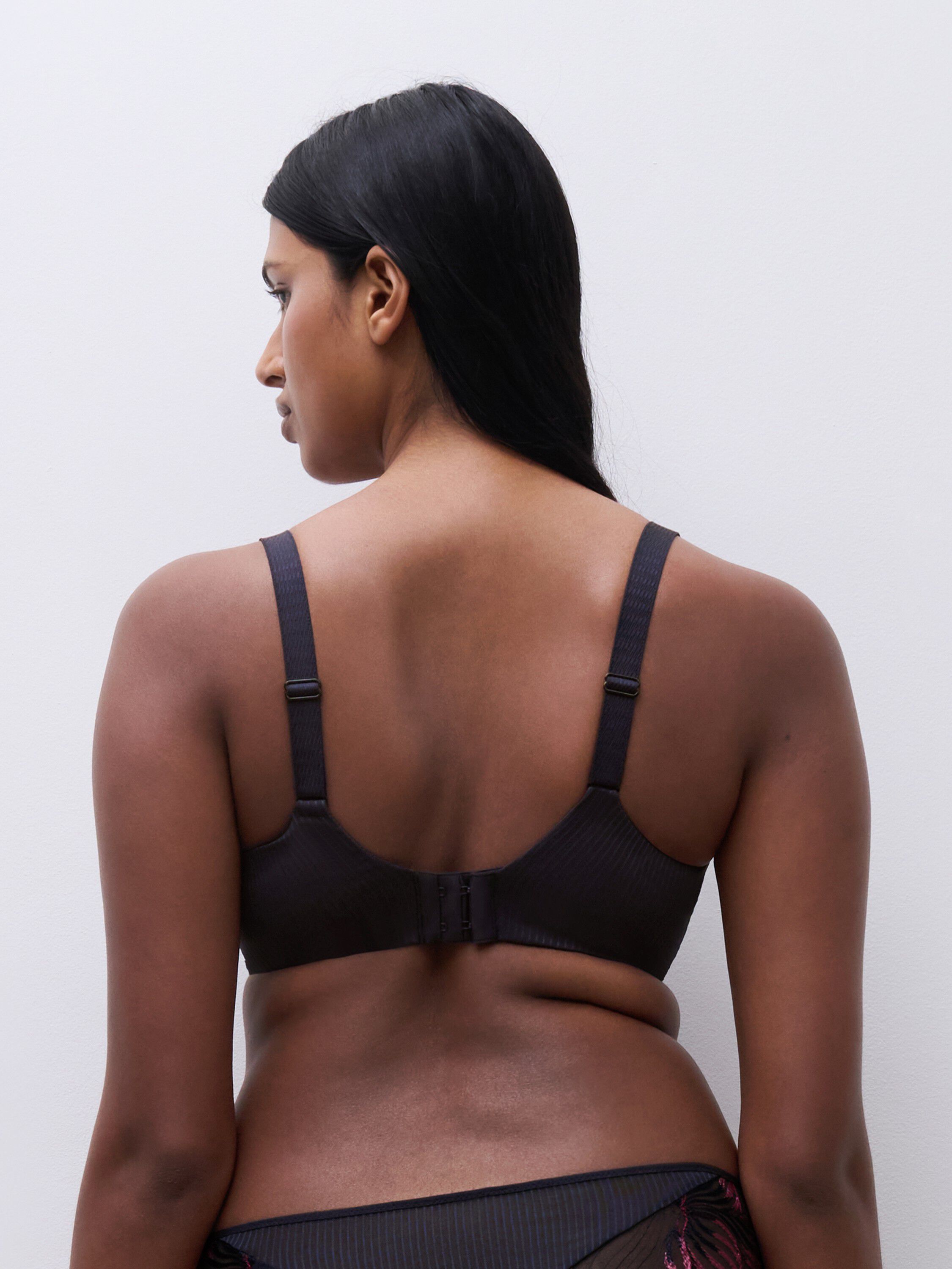 Legend Very covering underwired bra