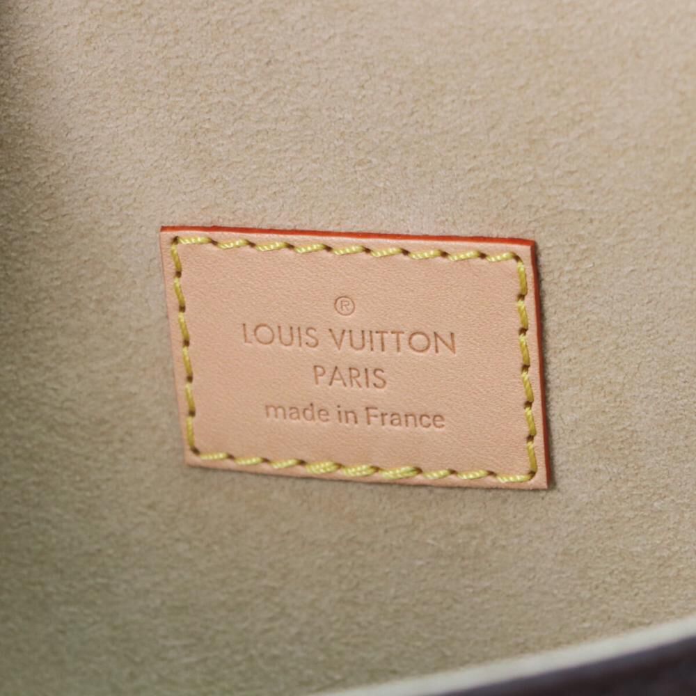 Louis Vuitton Saumur