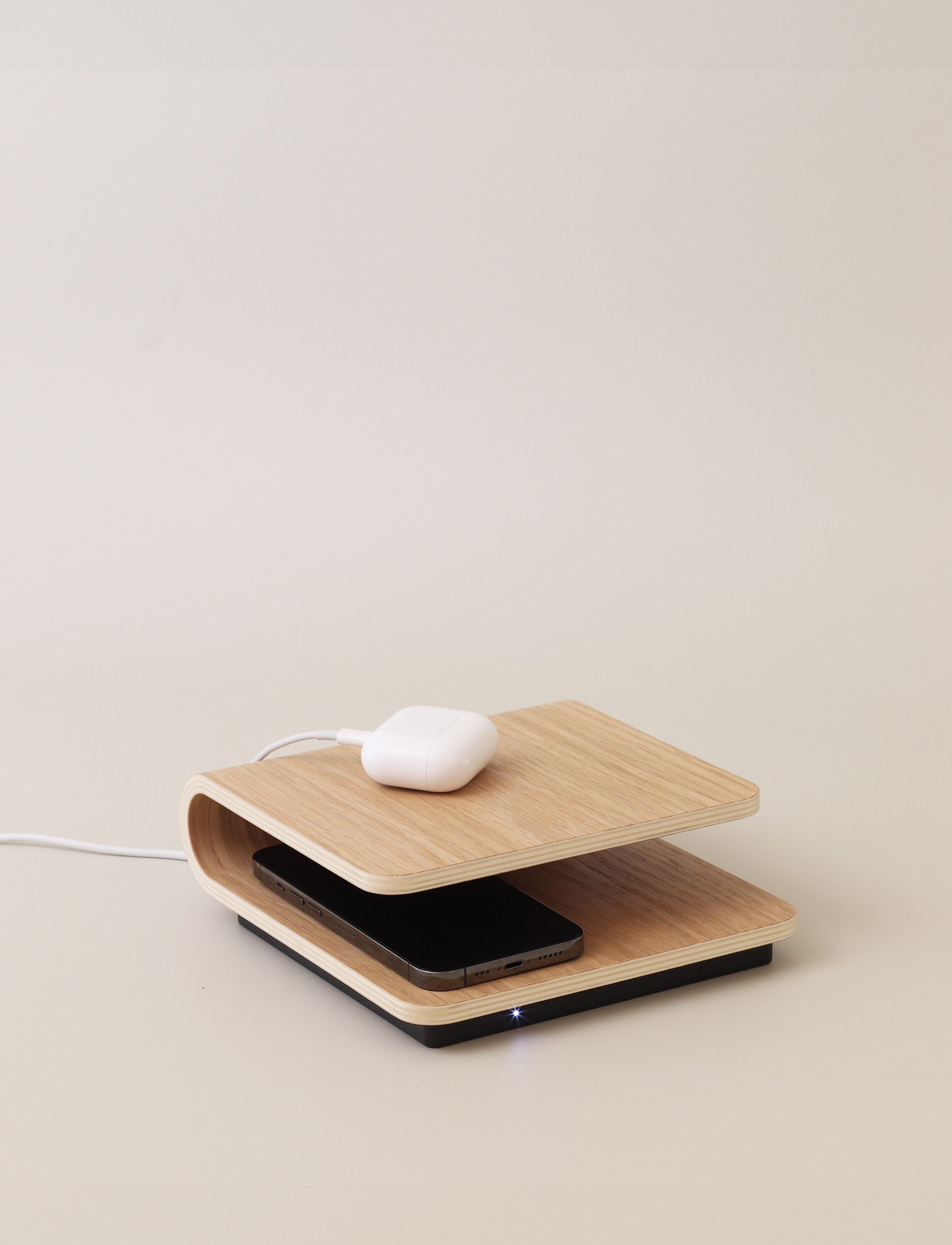 Ro tr&aring;dl&ouml;s laddare oak